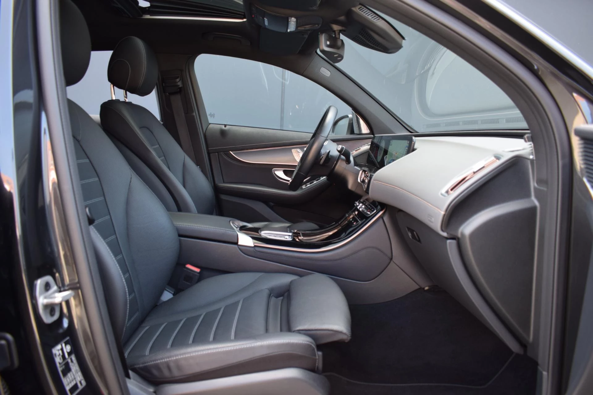 Hoofdafbeelding Mercedes-Benz EQC