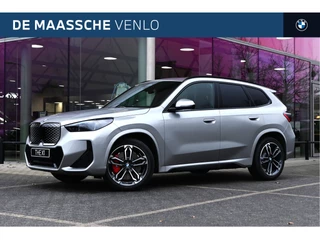 BMW iX1 eDrive20 M Sport / Trekhaak / Sportstoelen / Achteruitrijcamera / M Adaptief onderstel / Comfort Access / Head-Up / Adaptieve LED / Parking Assistant Plus