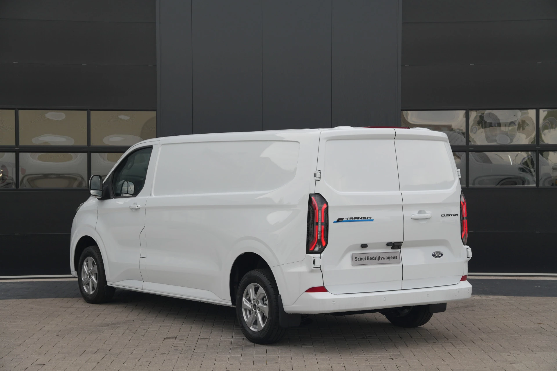 Hoofdafbeelding Ford E-Transit Custom