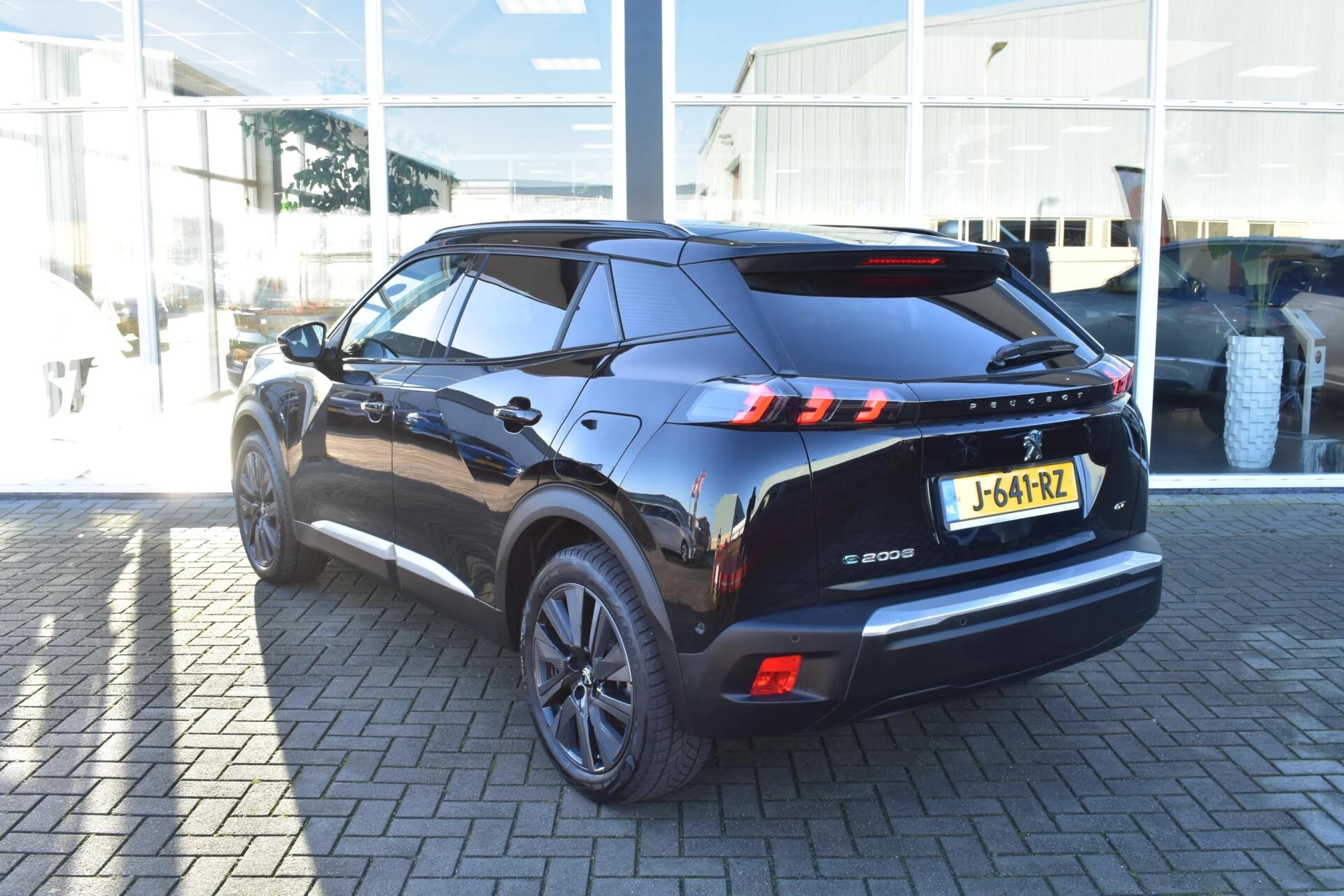 Hoofdafbeelding Peugeot e-2008