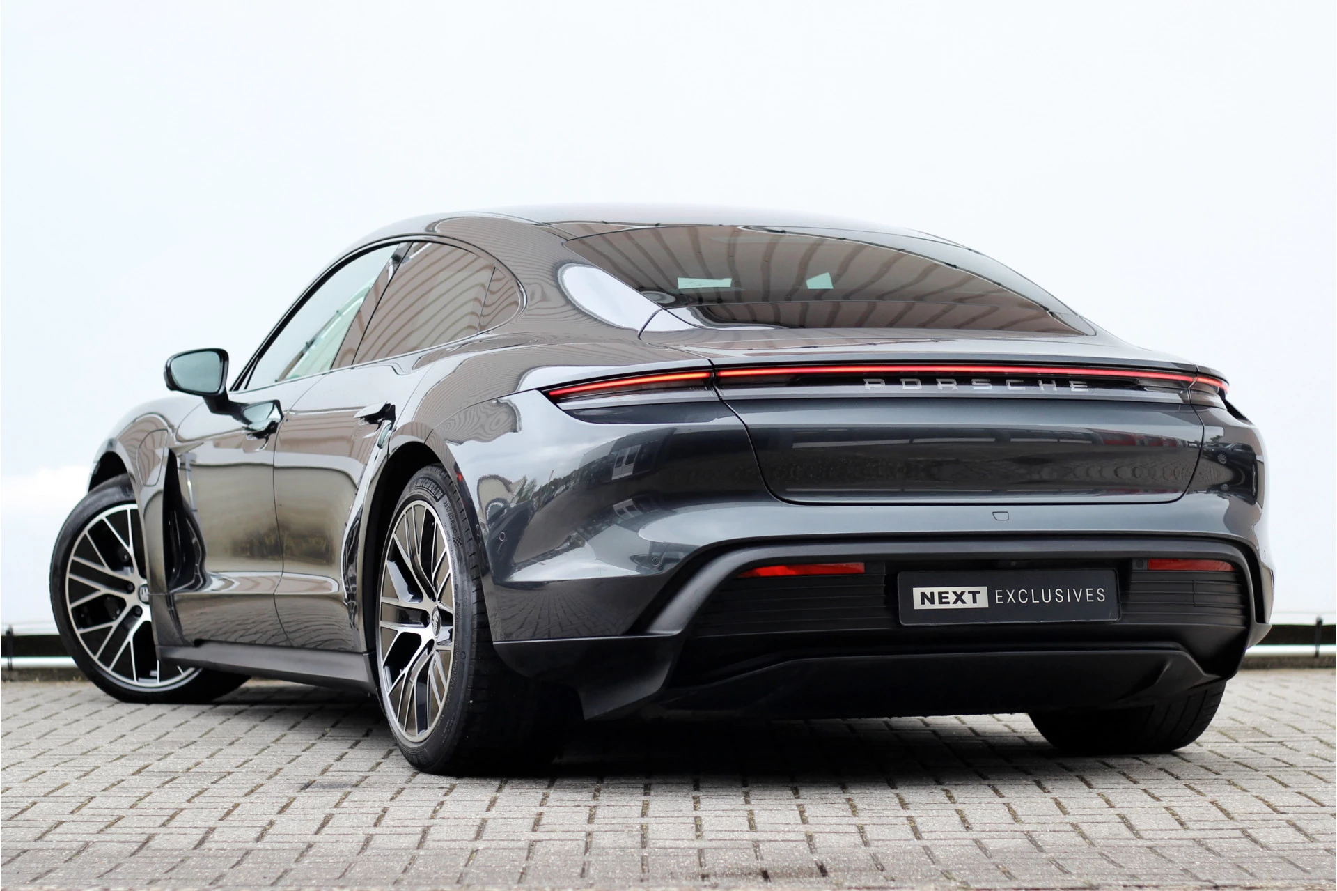 Hoofdafbeelding Porsche Taycan