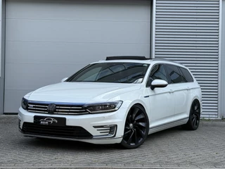 Hoofdafbeelding Volkswagen Passat Volkswagen Passat Variant 1.4 TSI GTE Connected Series Plus | B&O | Panoramadak | Dealeronderhouen | Leder | Stoelverwarming | Dodehoek detectie