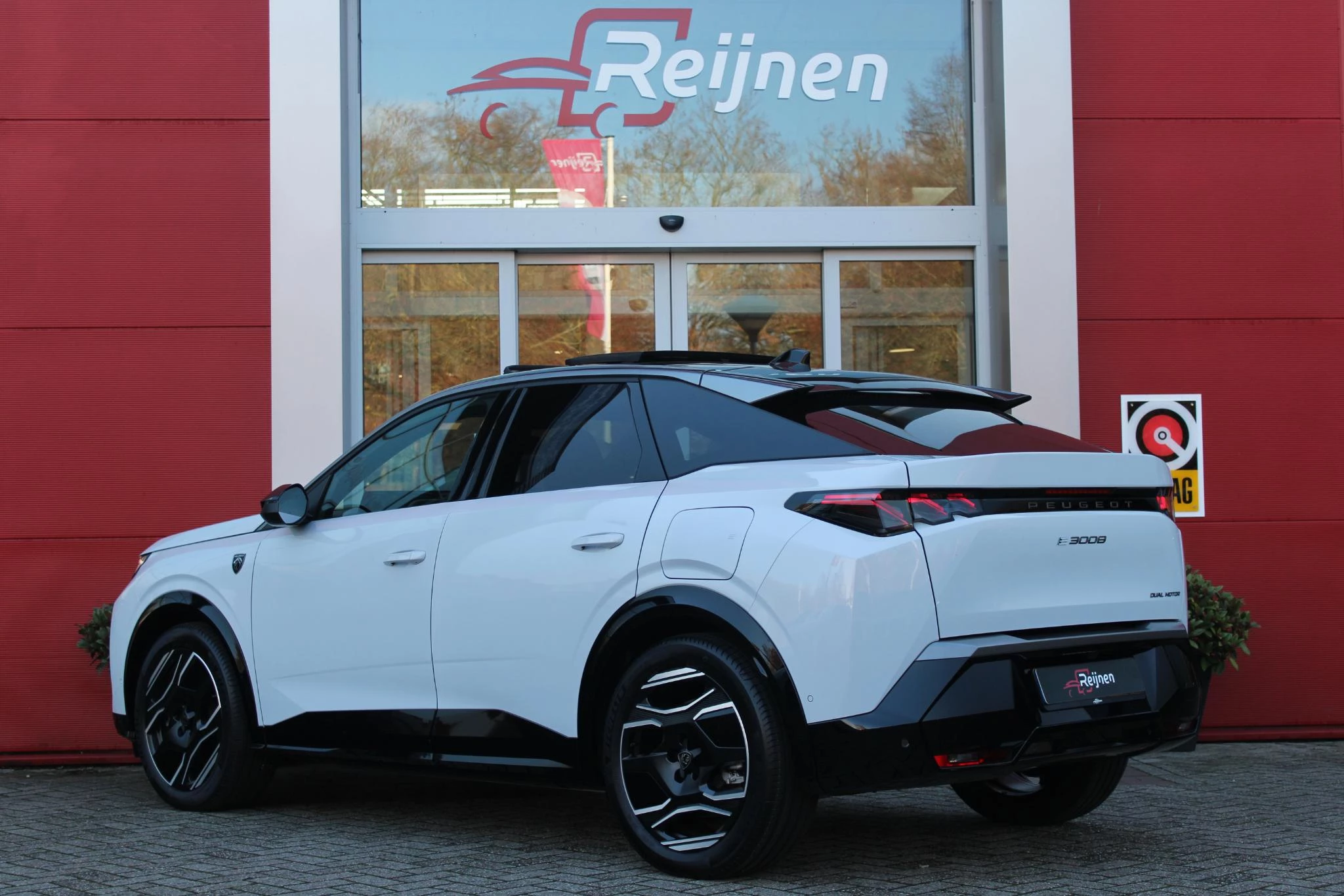 Hoofdafbeelding Peugeot e-3008