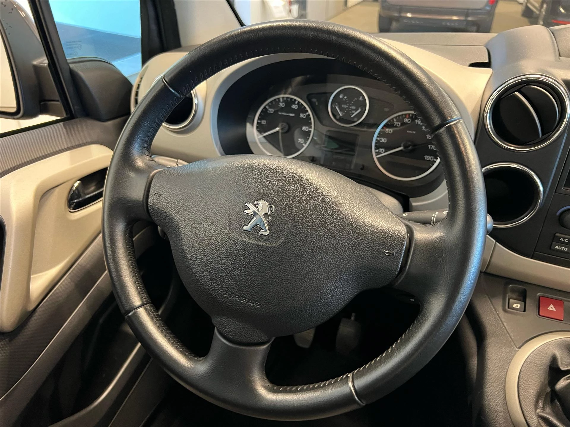 Hoofdafbeelding Peugeot Partner