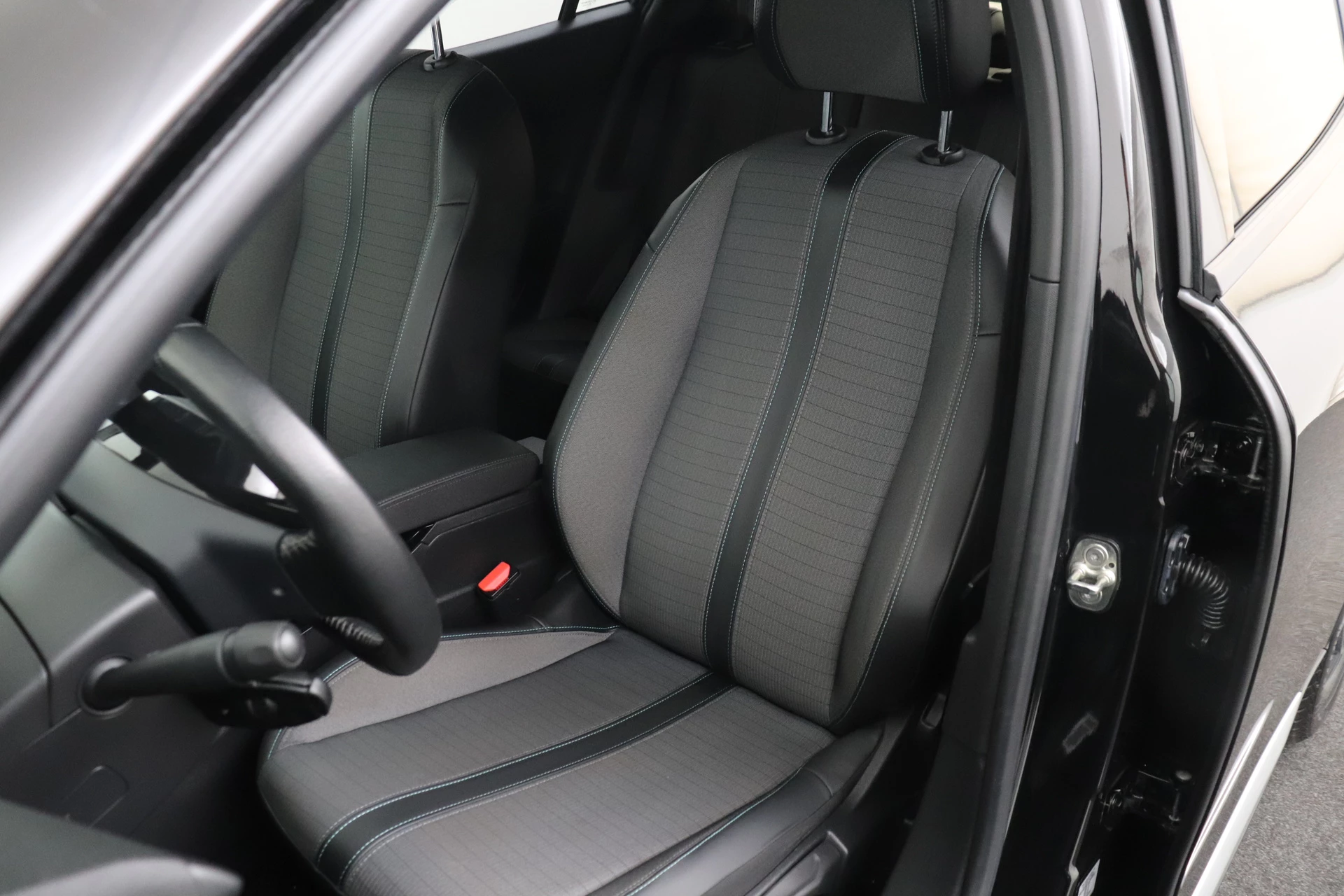 Hoofdafbeelding Peugeot e-2008