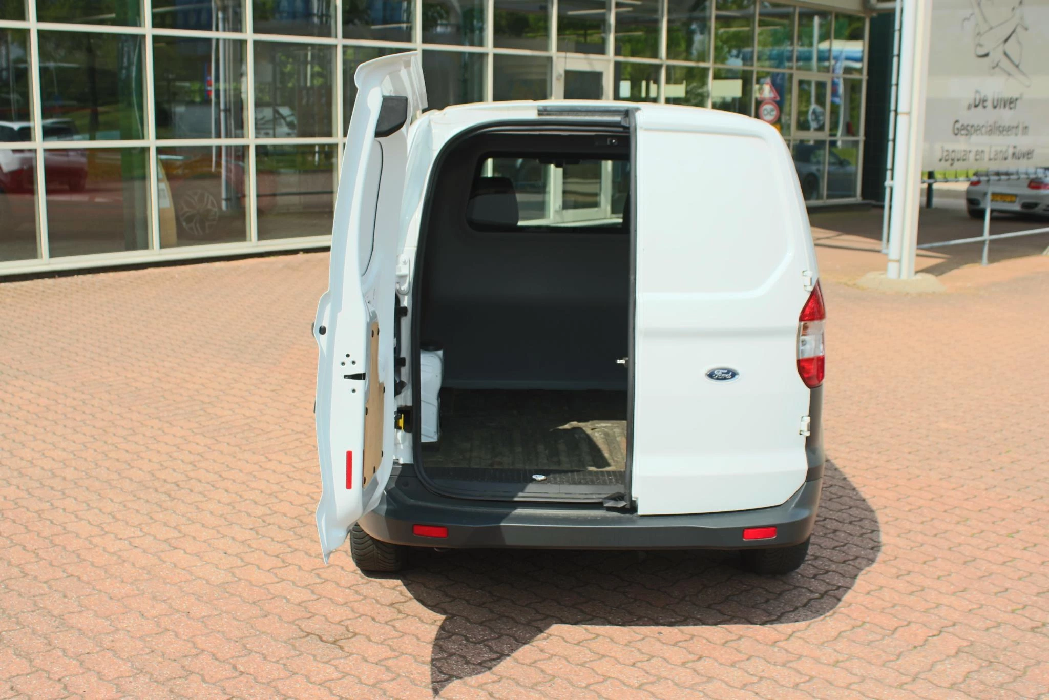 Hoofdafbeelding Ford Transit Courier