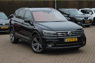 Volkswagen Tiguan Allspace 1.5 TSI Highline Business R / Trekhaak / Camera / Navigatie / Keyless / 19'' / Stoelverwarming / DAB / ACC