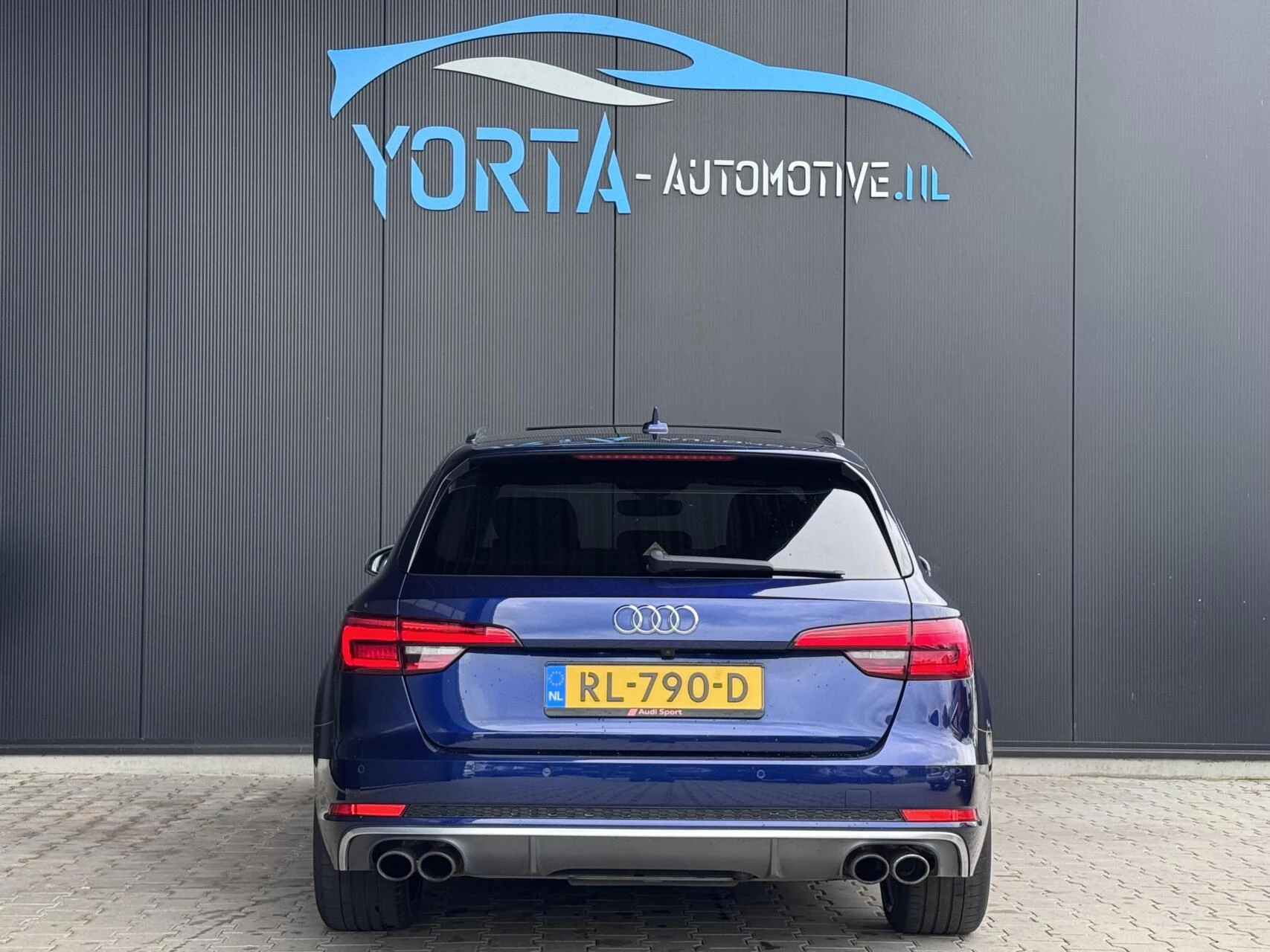 Hoofdafbeelding Audi S4
