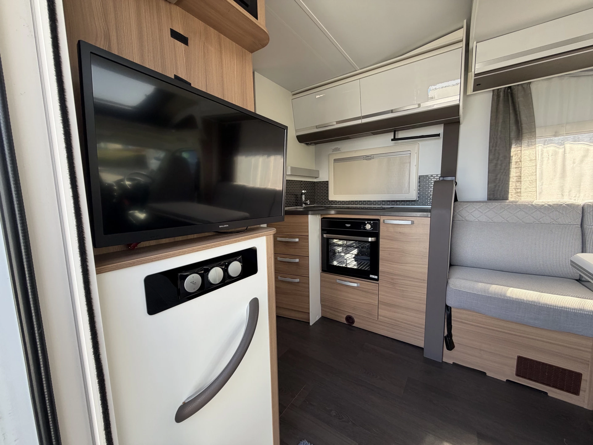 Hoofdafbeelding Adria MATRIX 600 DT