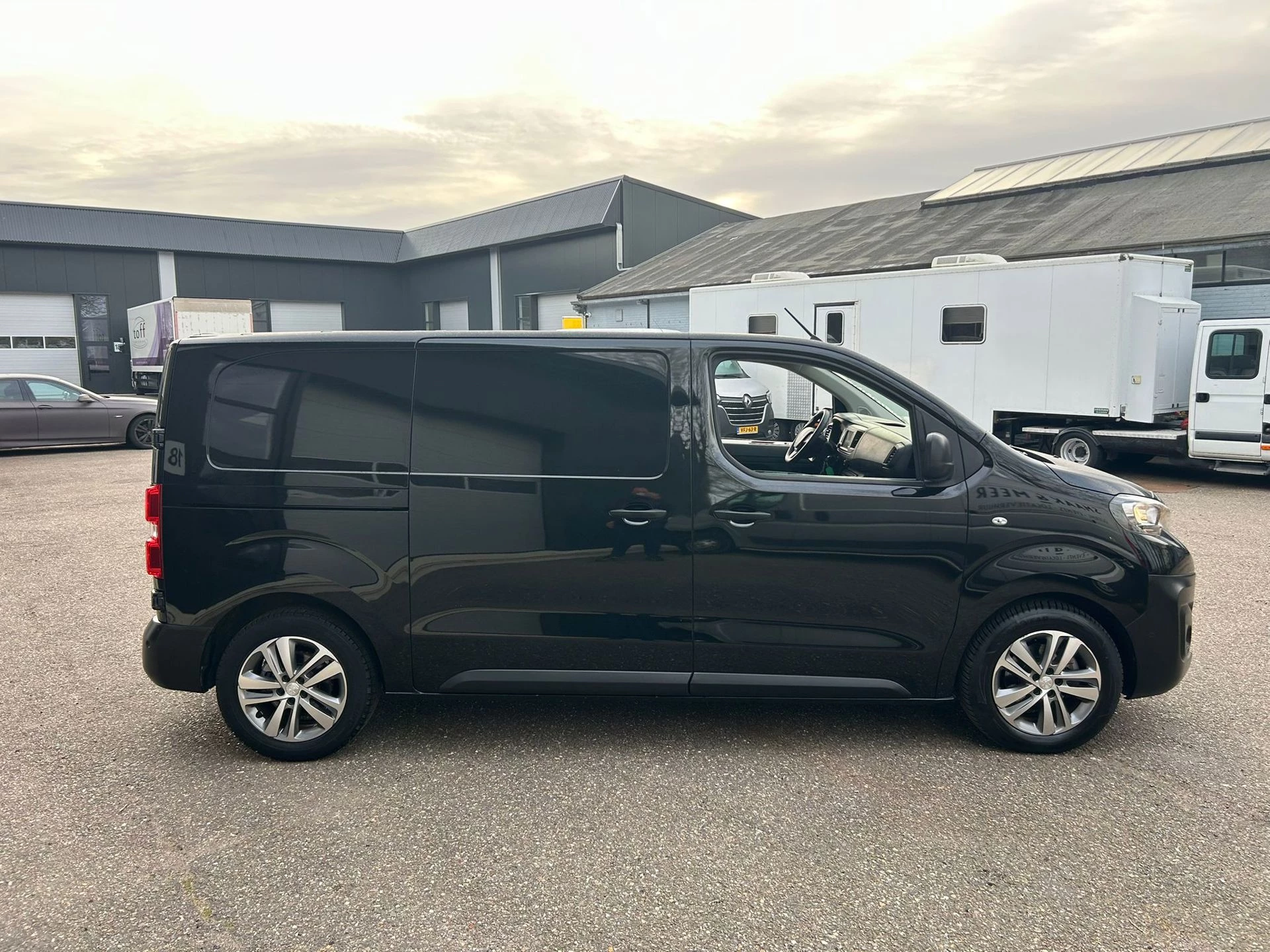 Hoofdafbeelding Peugeot e-Expert