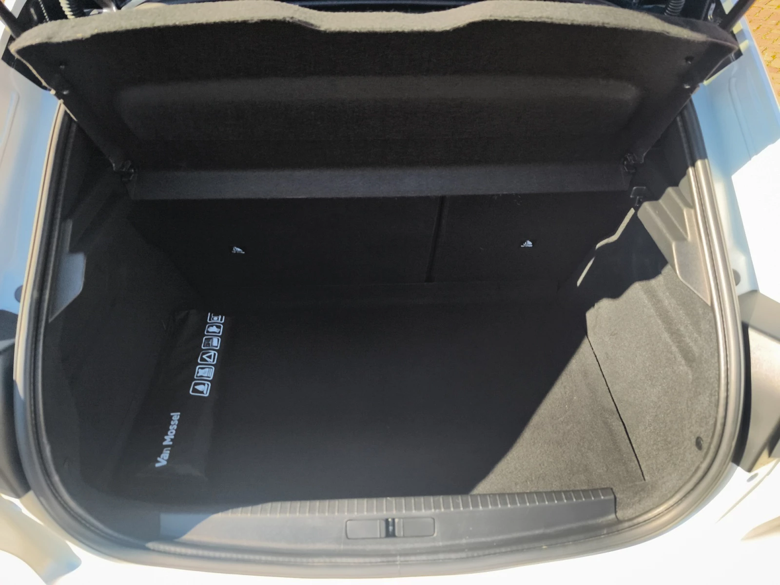 Hoofdafbeelding Peugeot e-208