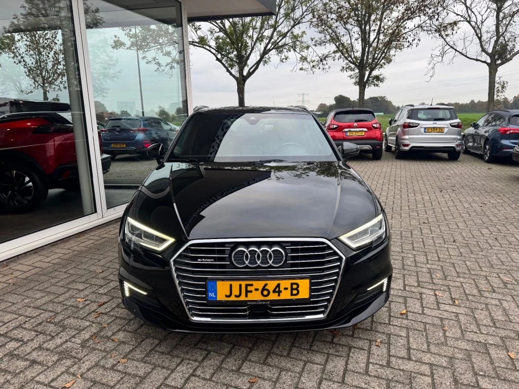 Hoofdafbeelding Audi e-tron