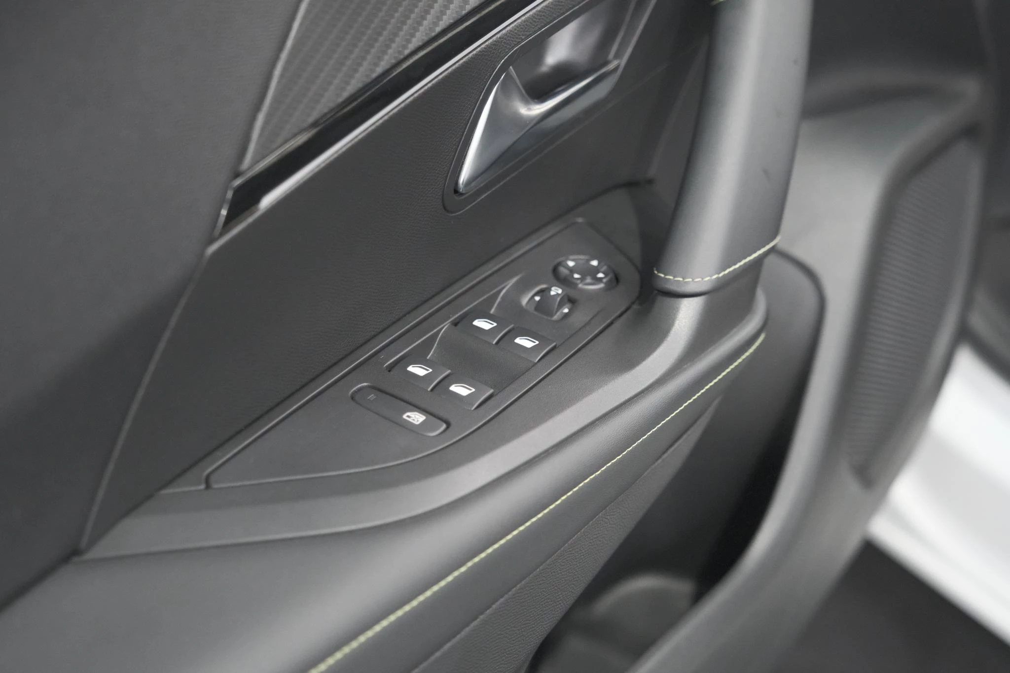 Hoofdafbeelding Peugeot e-2008