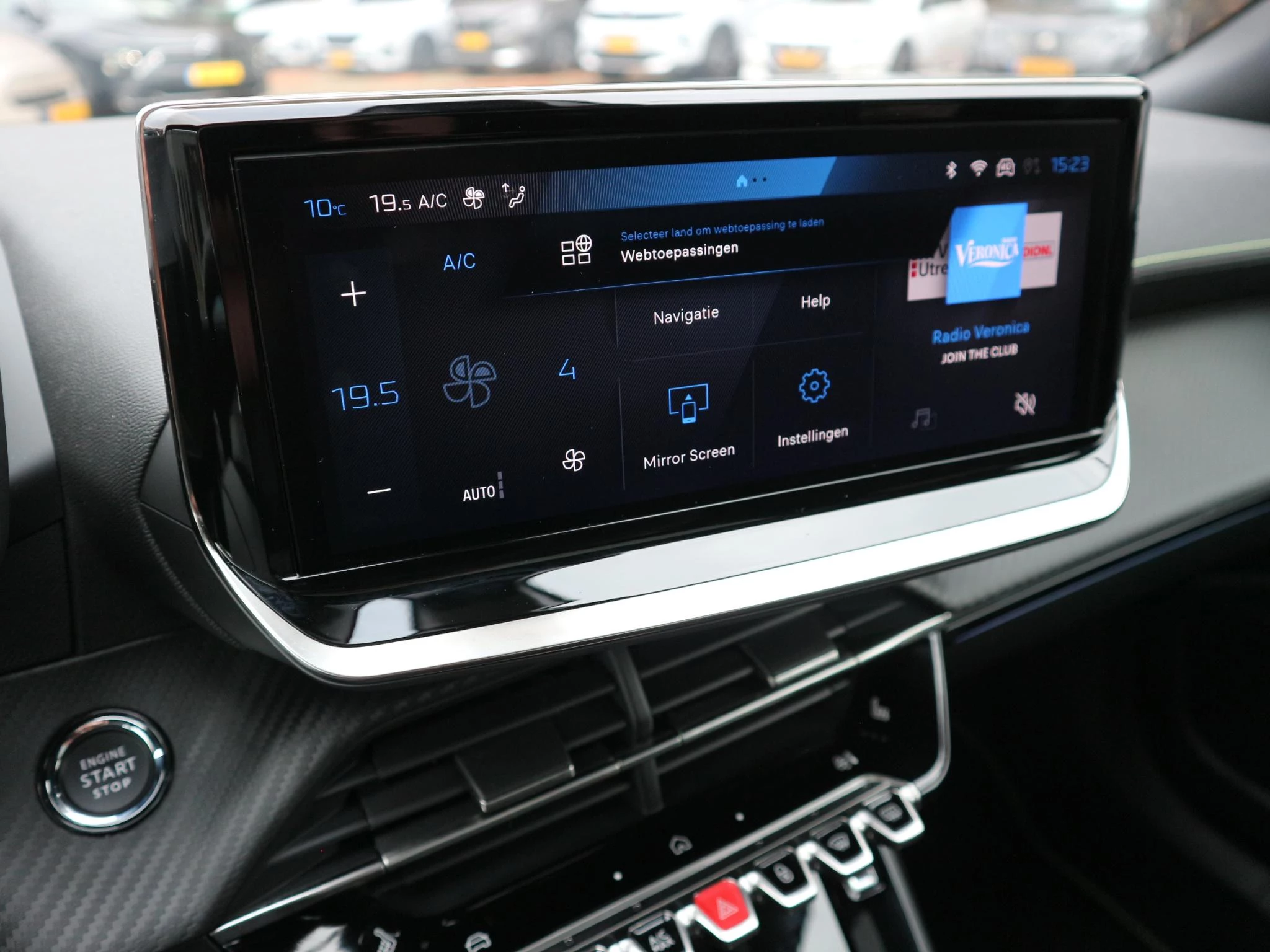 Hoofdafbeelding Peugeot e-2008