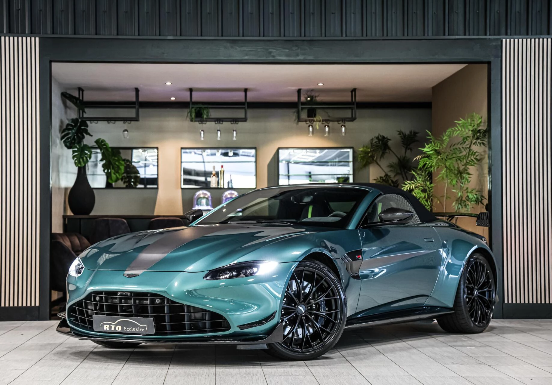 Hoofdafbeelding Aston Martin V8 Vantage