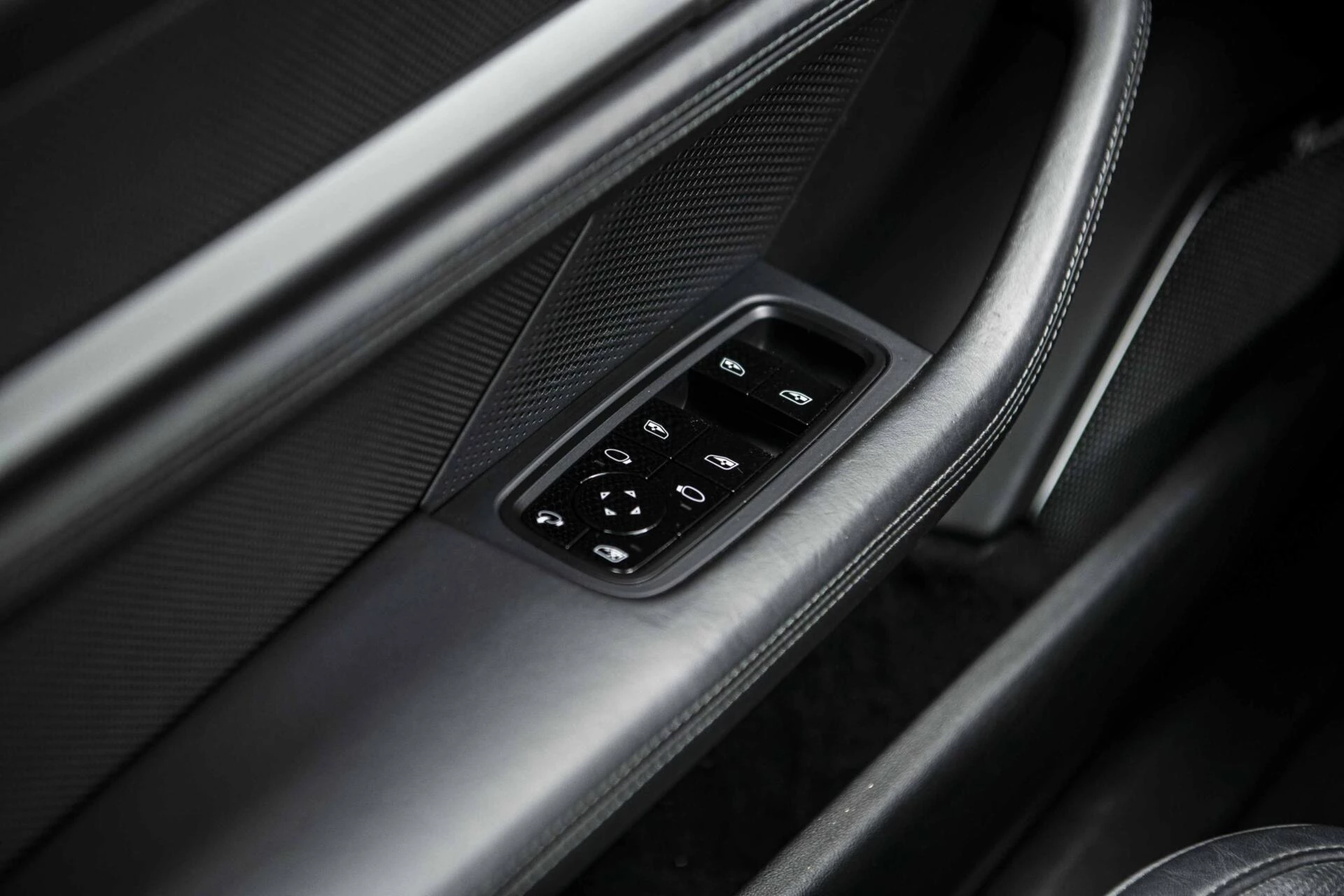 Hoofdafbeelding Porsche Taycan
