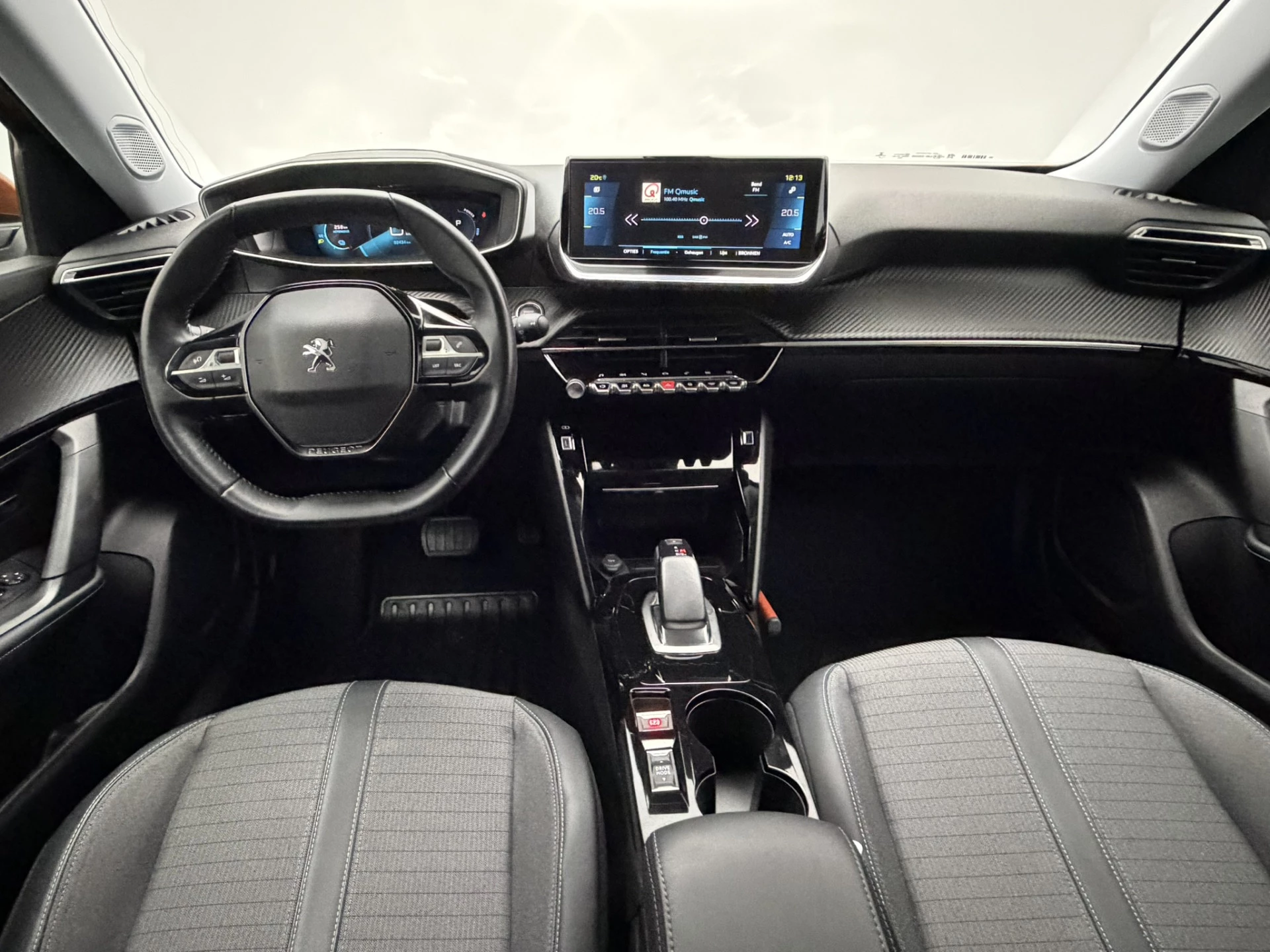 Hoofdafbeelding Peugeot e-2008