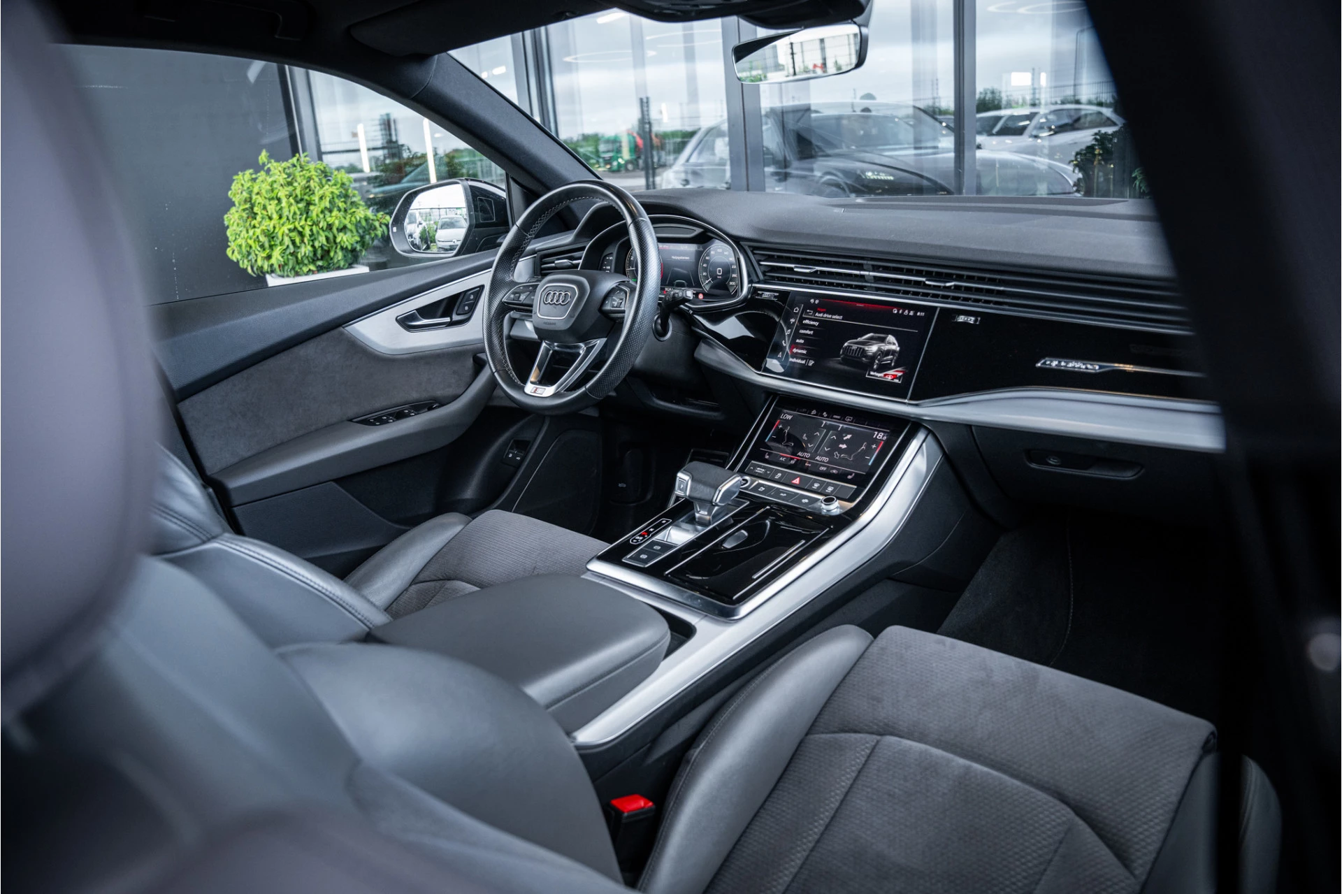 Hoofdafbeelding Audi Q8