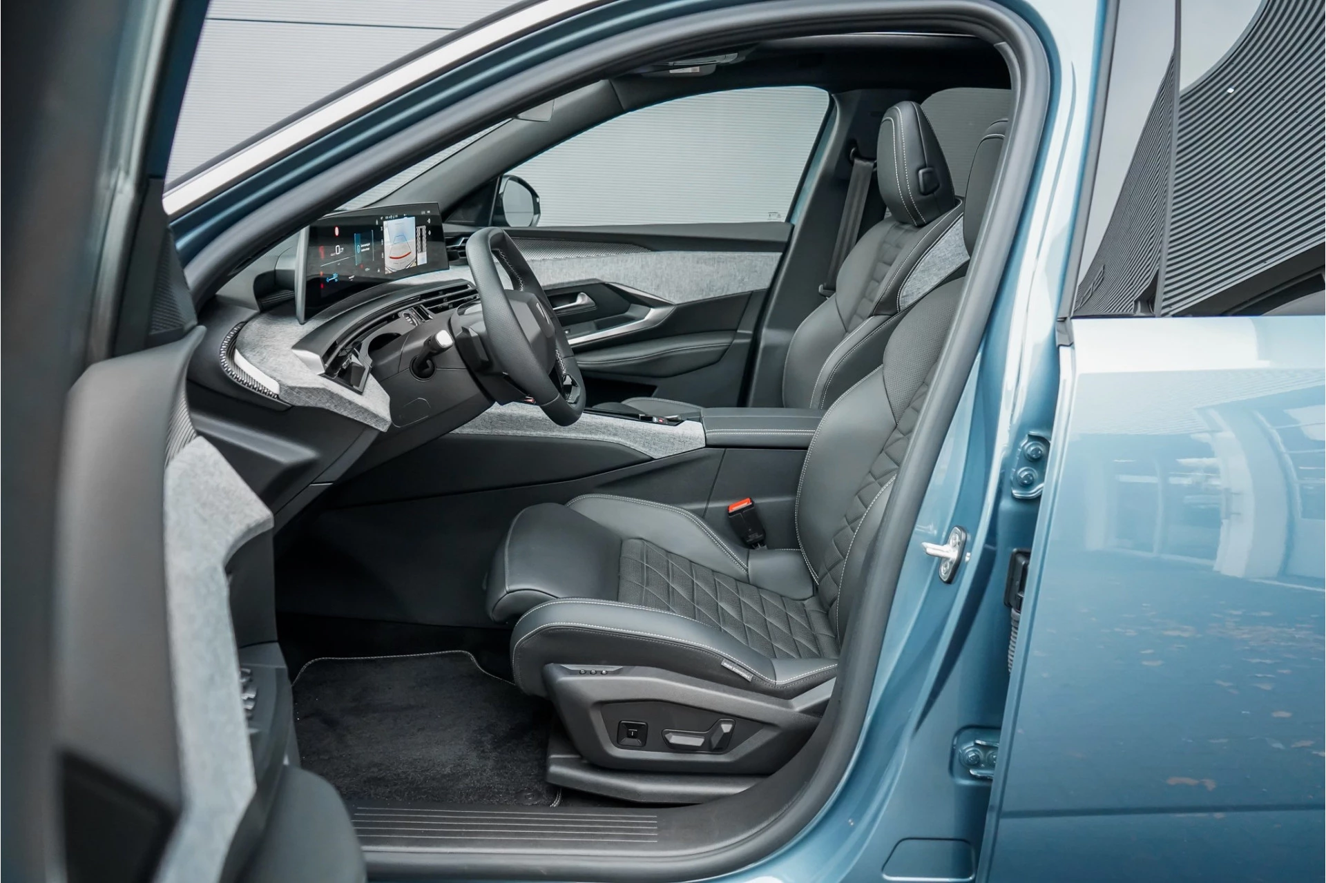 Hoofdafbeelding Peugeot e-3008