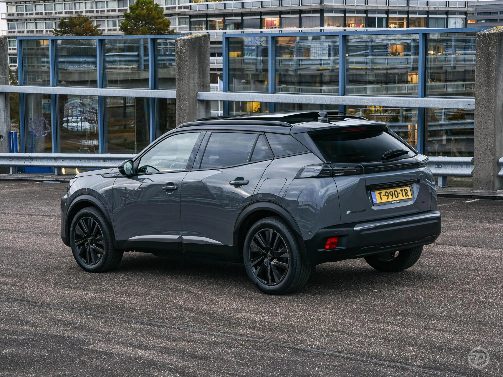 Hoofdafbeelding Peugeot e-2008