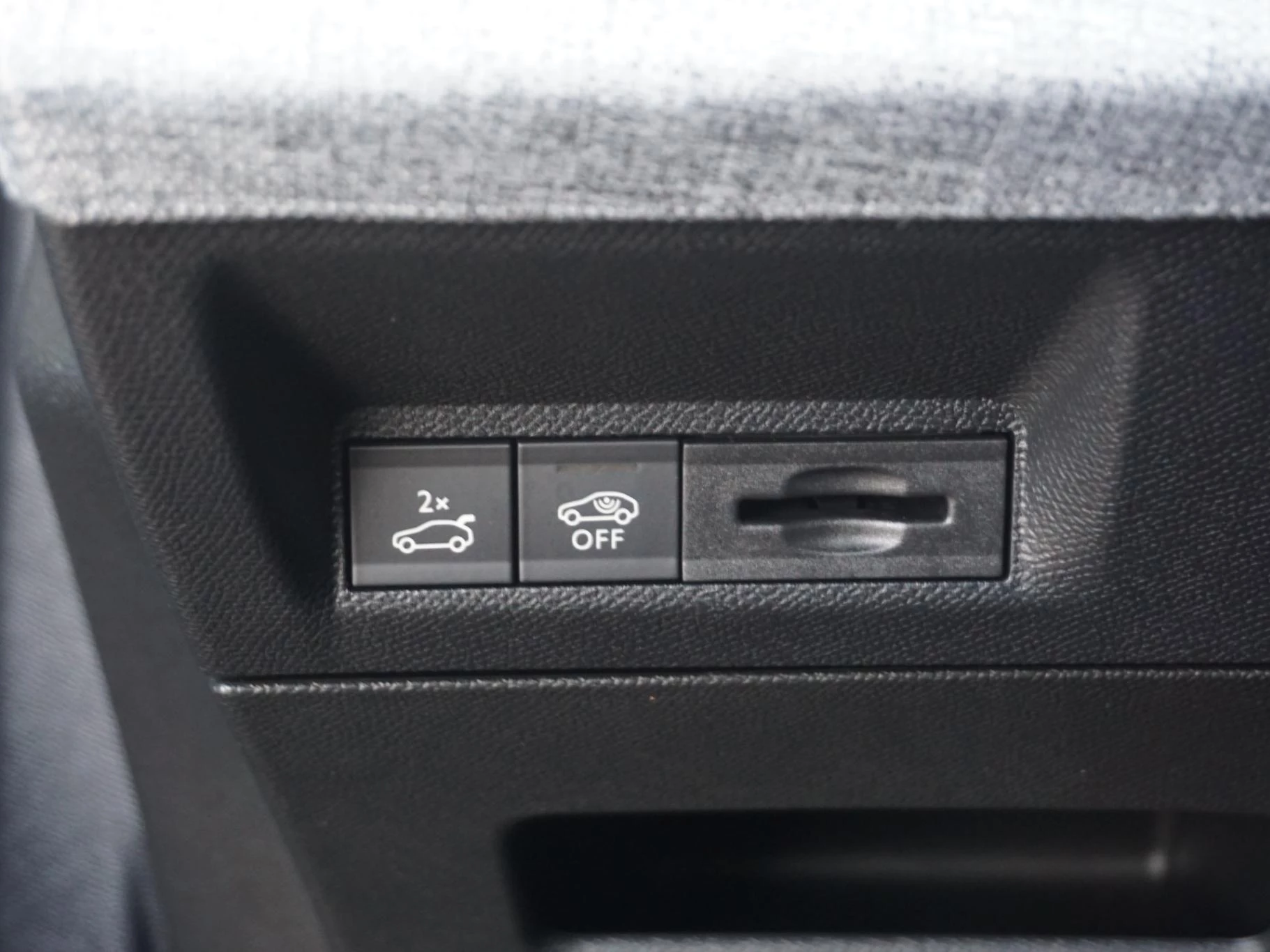 Hoofdafbeelding Peugeot e-5008