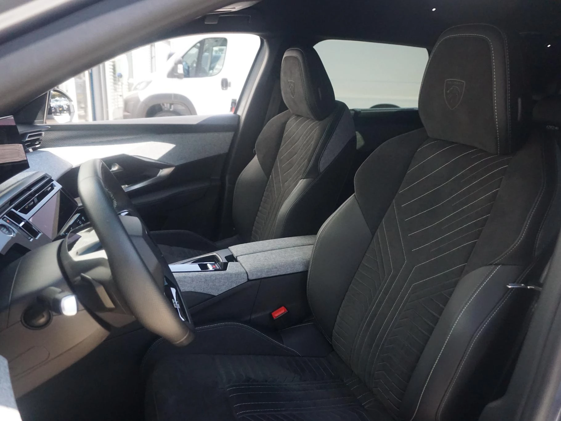 Hoofdafbeelding Peugeot e-5008