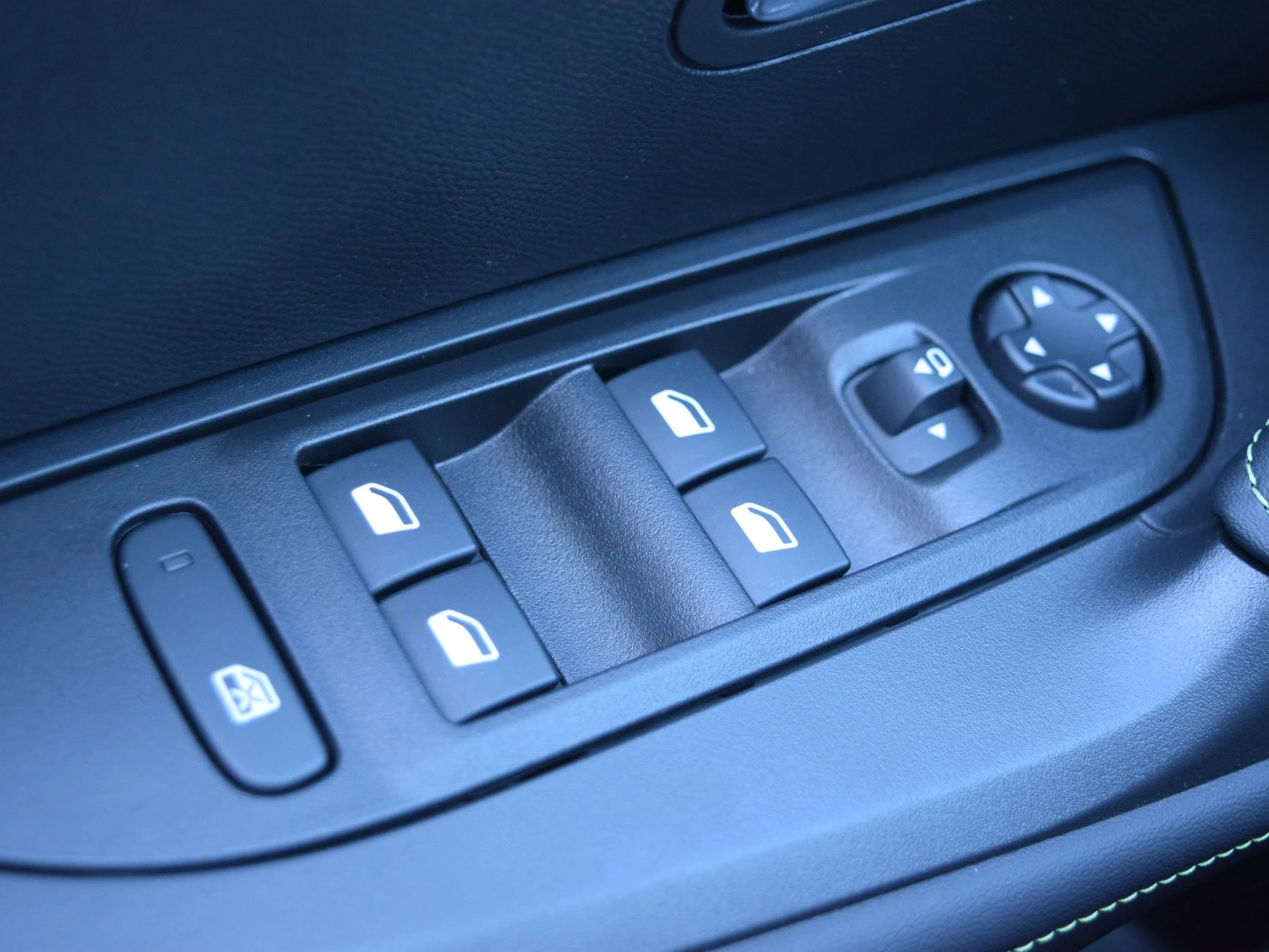 Hoofdafbeelding Peugeot e-2008