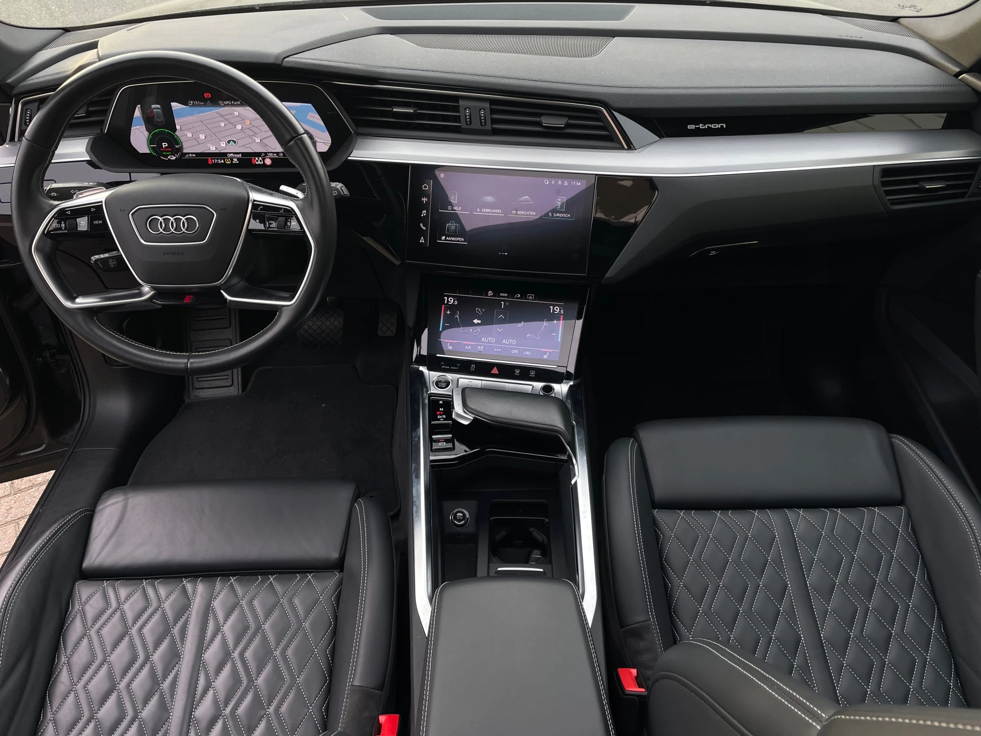 Hoofdafbeelding Audi e-tron