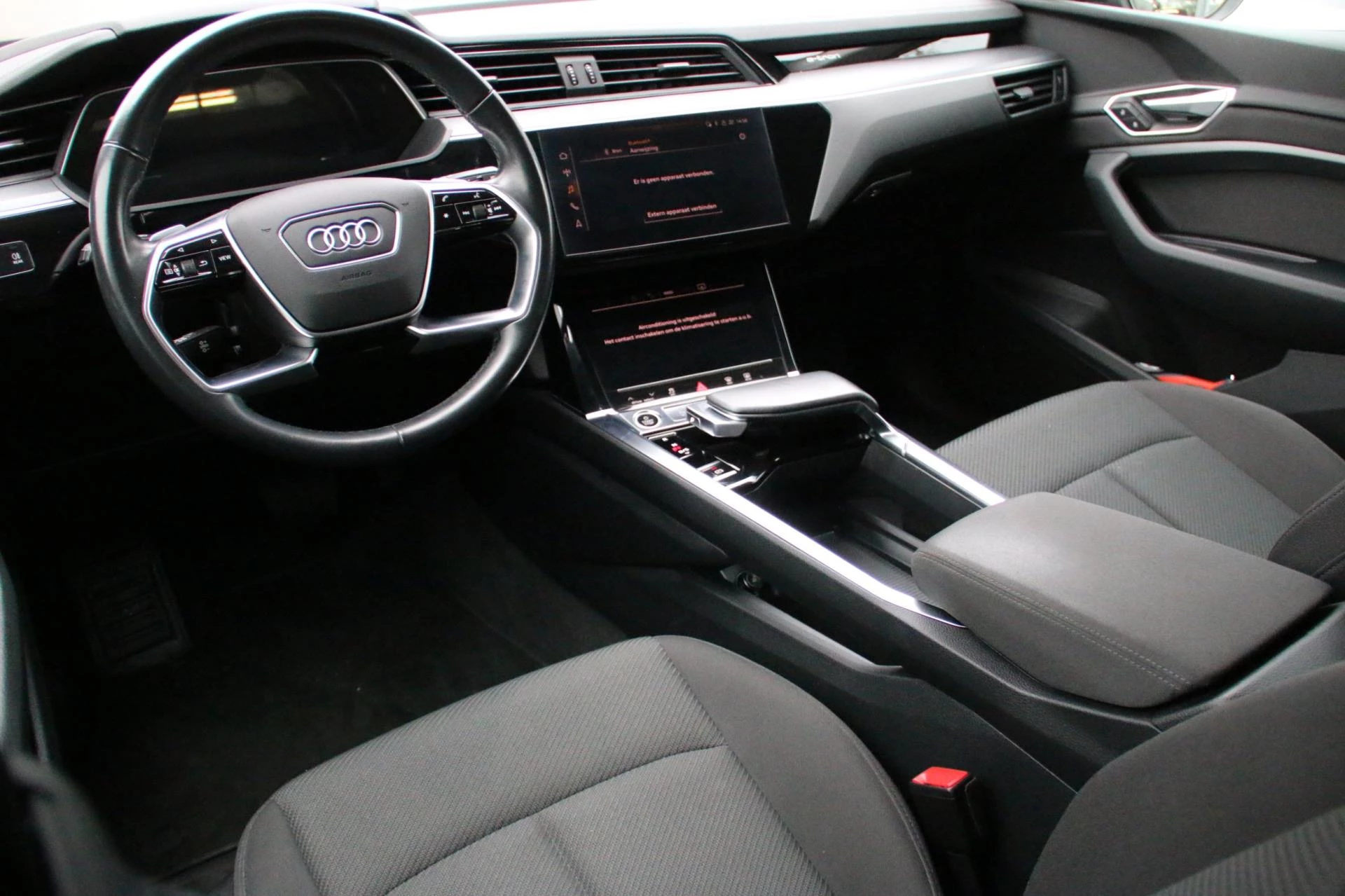 Hoofdafbeelding Audi e-tron