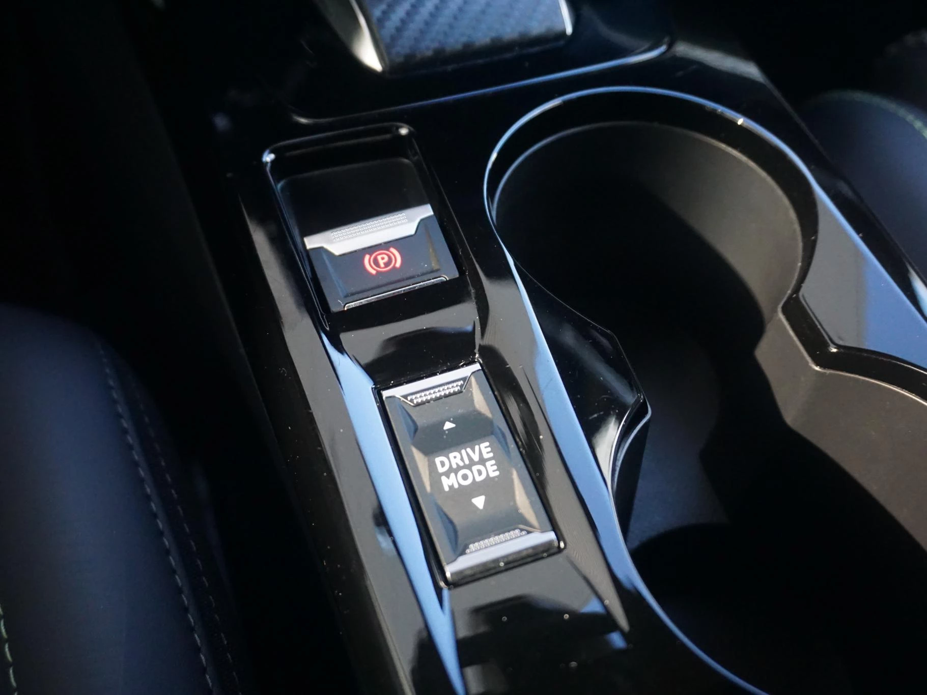 Hoofdafbeelding Peugeot e-2008