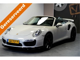 Porsche 911 Cabrio 3.8 Turbo 441kW/600pk PDK7 NL-AUTO!! AKRAPOVIC COMPLEET + SPORT CHRONO + PDLS PLUS + KEYLESS DRIVE + PASM + CAMERA + STOELVERWARMING&-VENTILATIE + BOSE SOUND + TARGET BLUEYE + MOSHAMMER SPOILERPAKKET + PARKSENSOREN V&A + 20" VOSSEN LM-VELGEN!