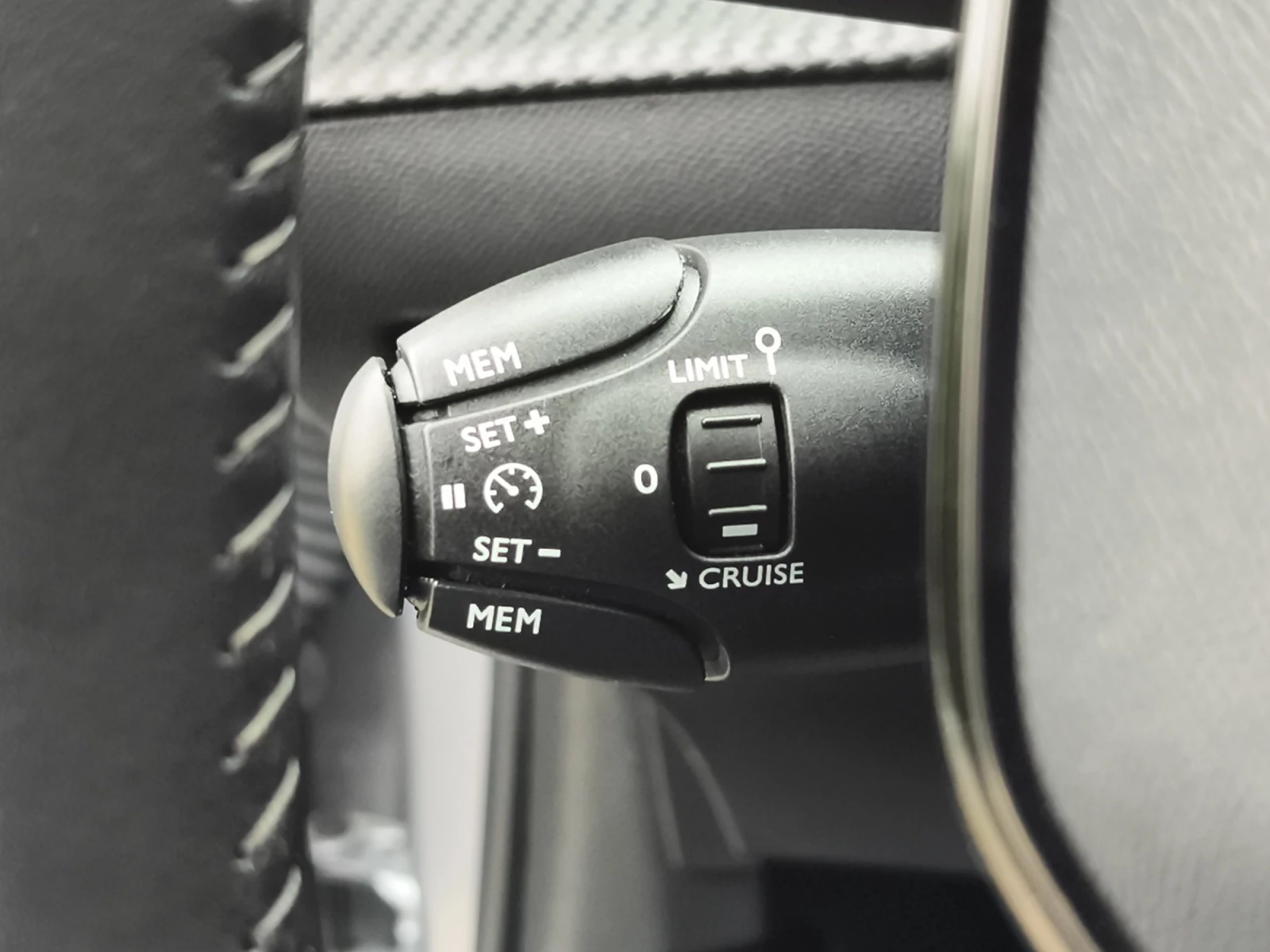 Hoofdafbeelding Peugeot e-208