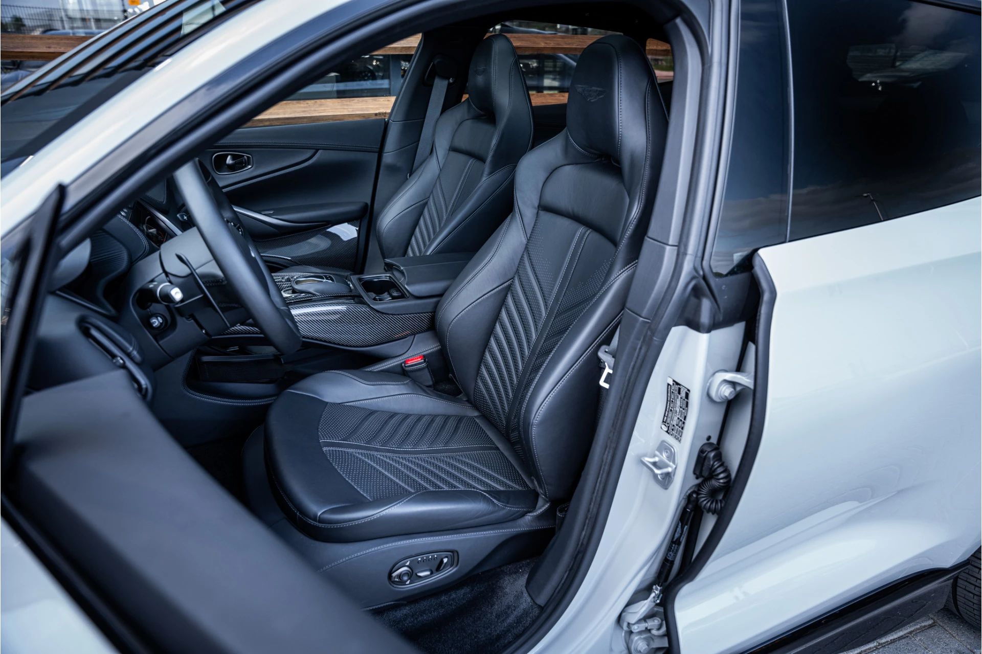 Hoofdafbeelding Aston Martin DBX
