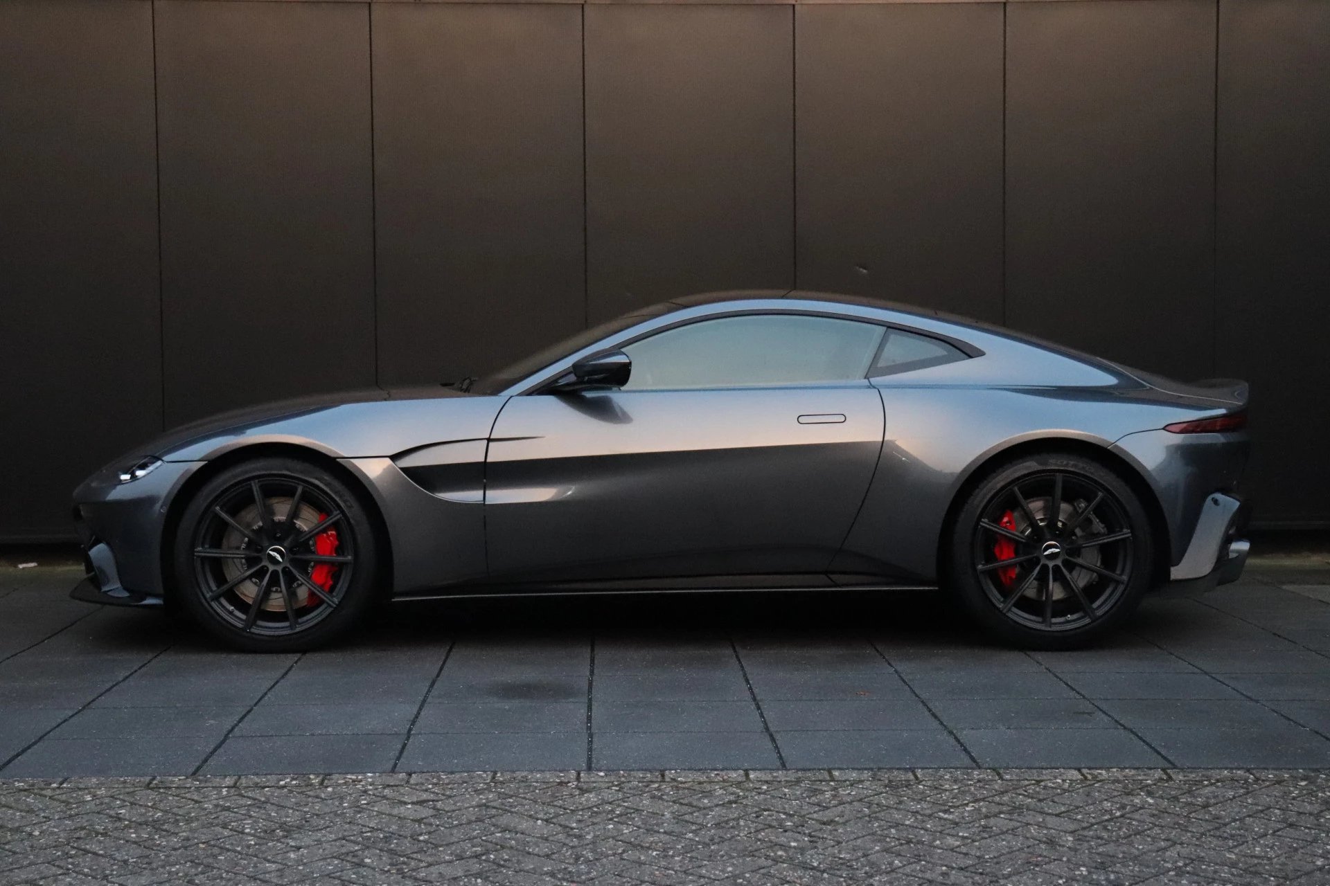 Hoofdafbeelding Aston Martin V8 Vantage