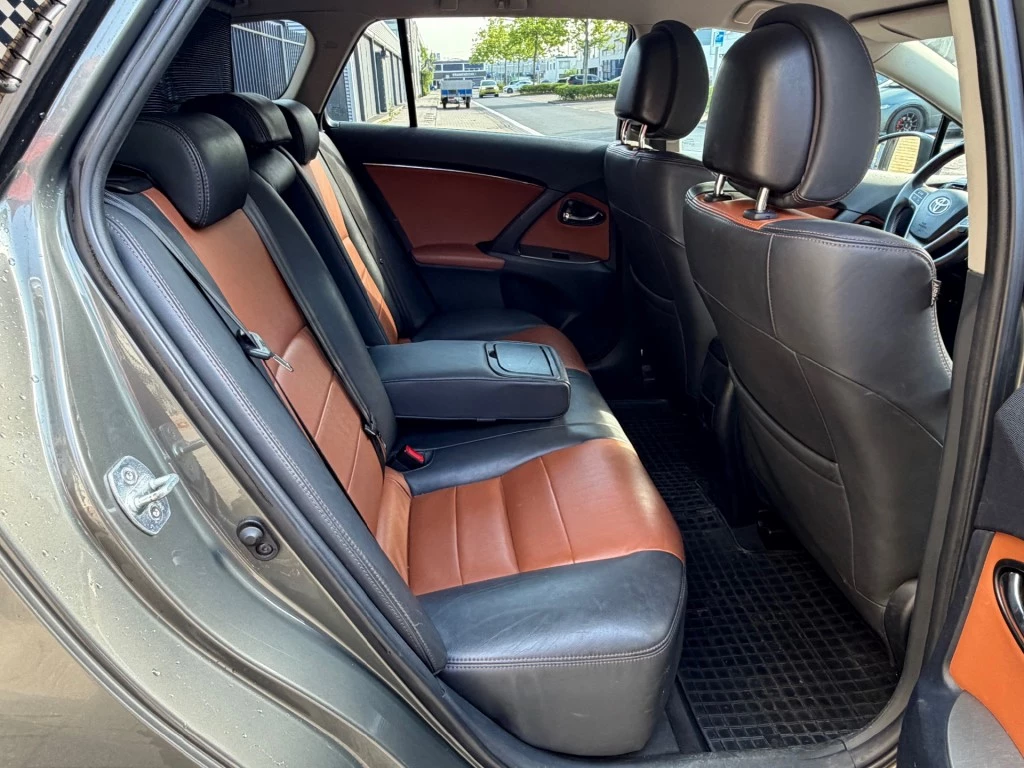 Hoofdafbeelding Toyota Avensis
