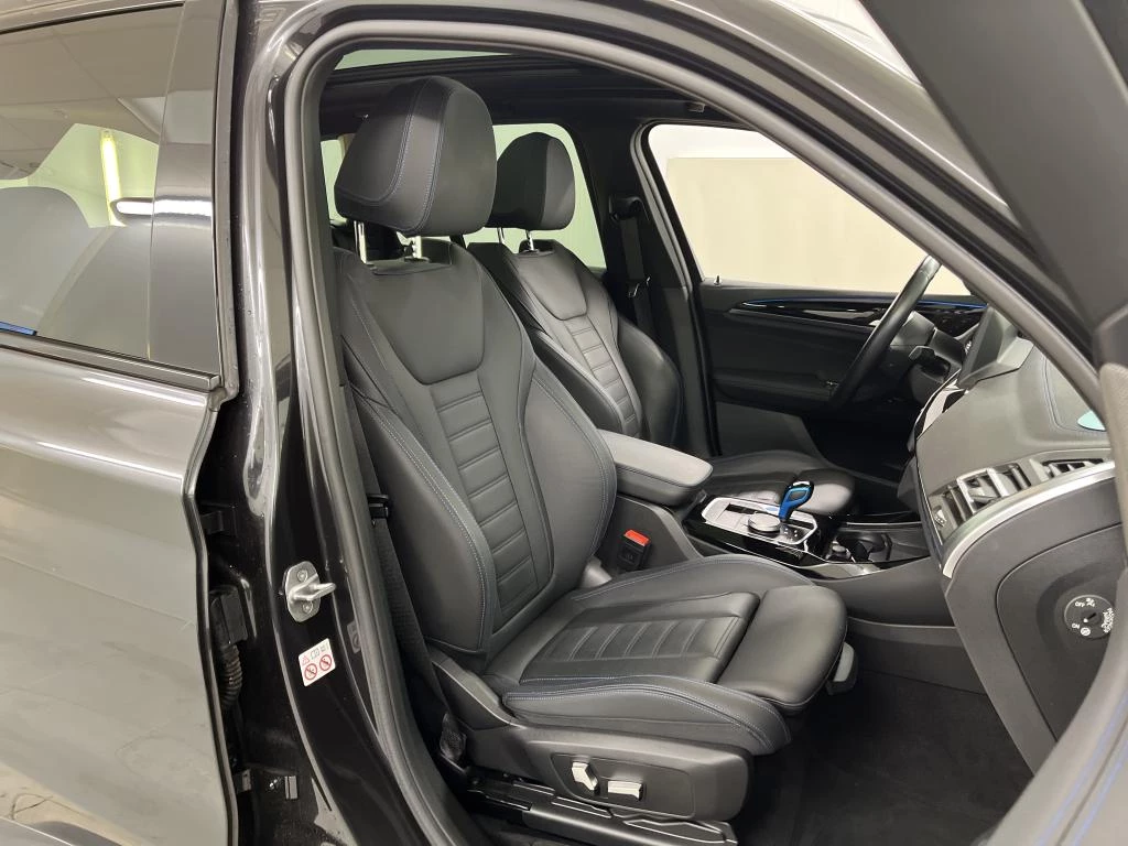 Hoofdafbeelding BMW iX3