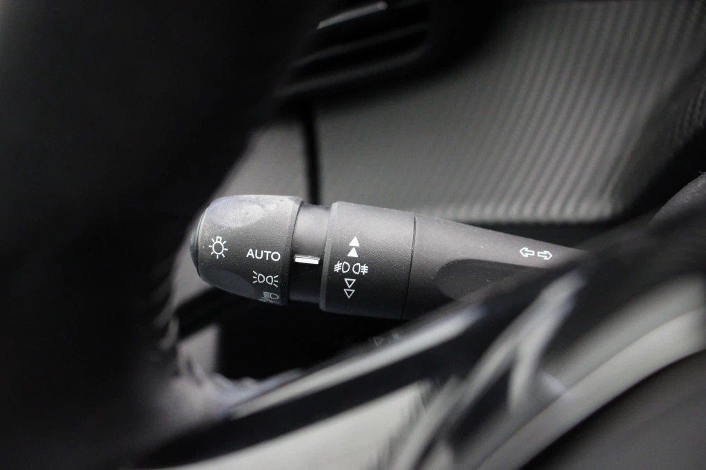 Hoofdafbeelding Peugeot e-2008