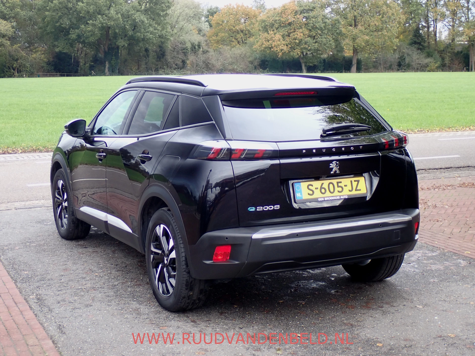 Hoofdafbeelding Peugeot e-2008