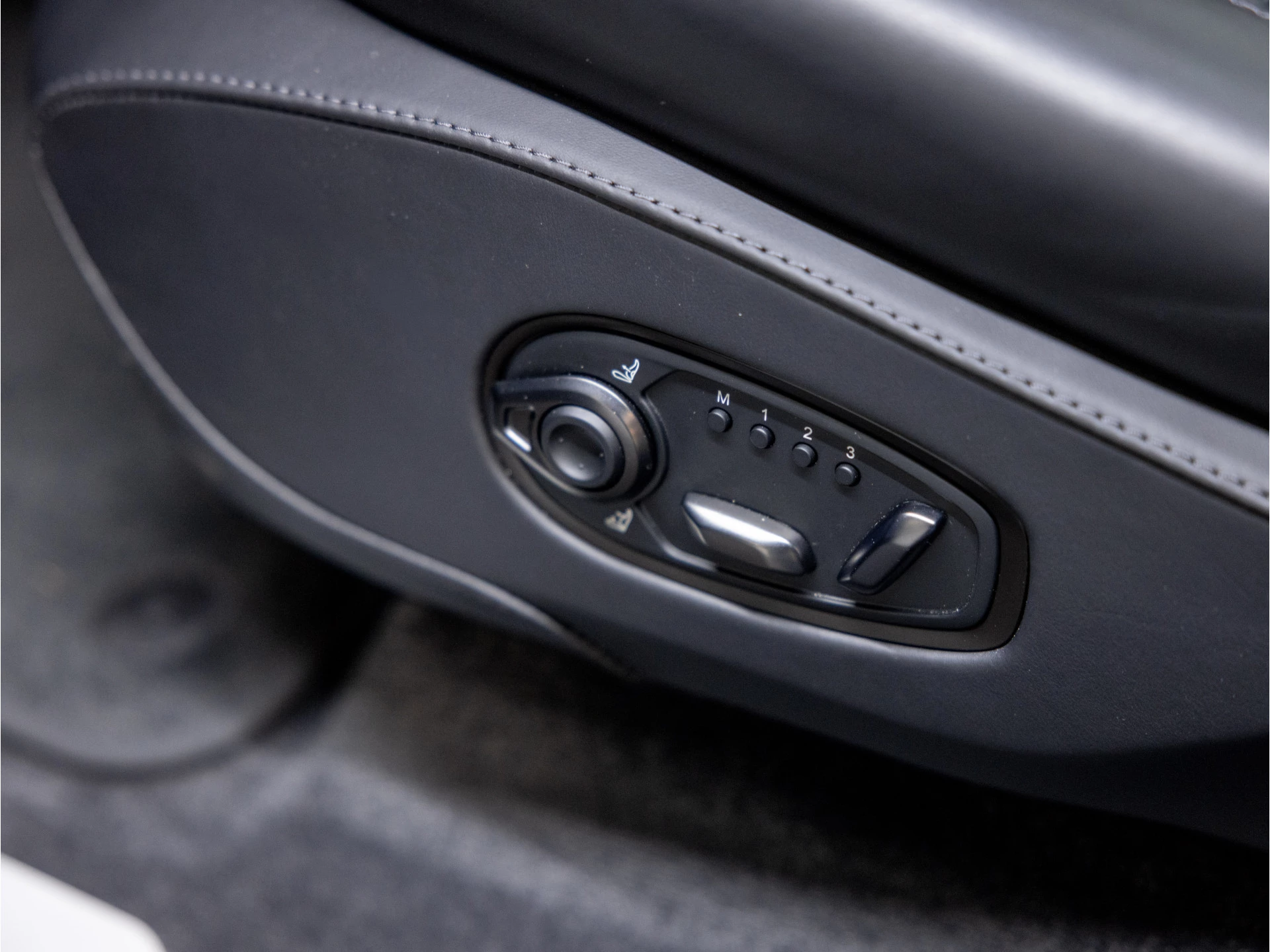 Hoofdafbeelding Aston Martin DBX