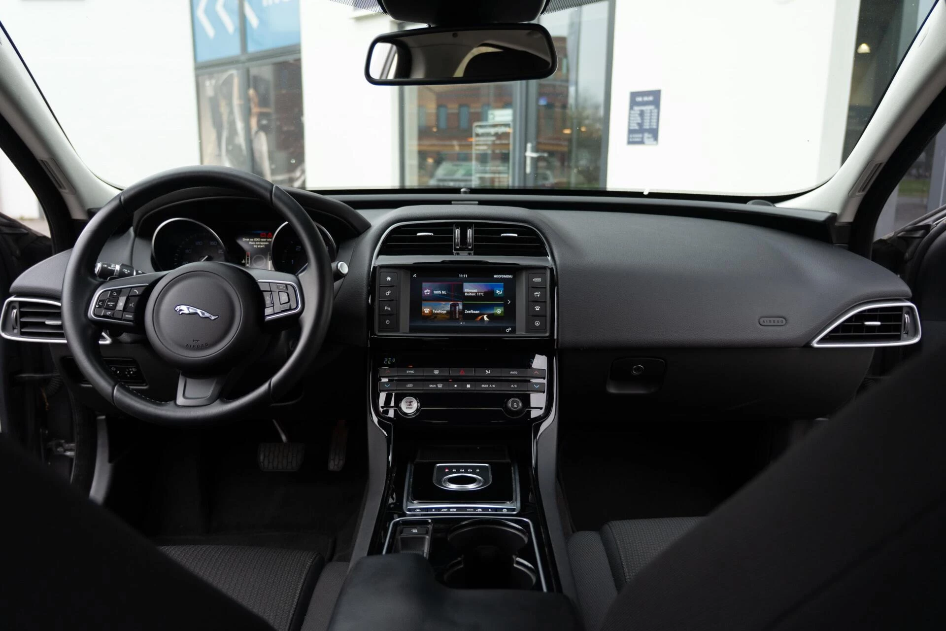 Hoofdafbeelding Jaguar XE