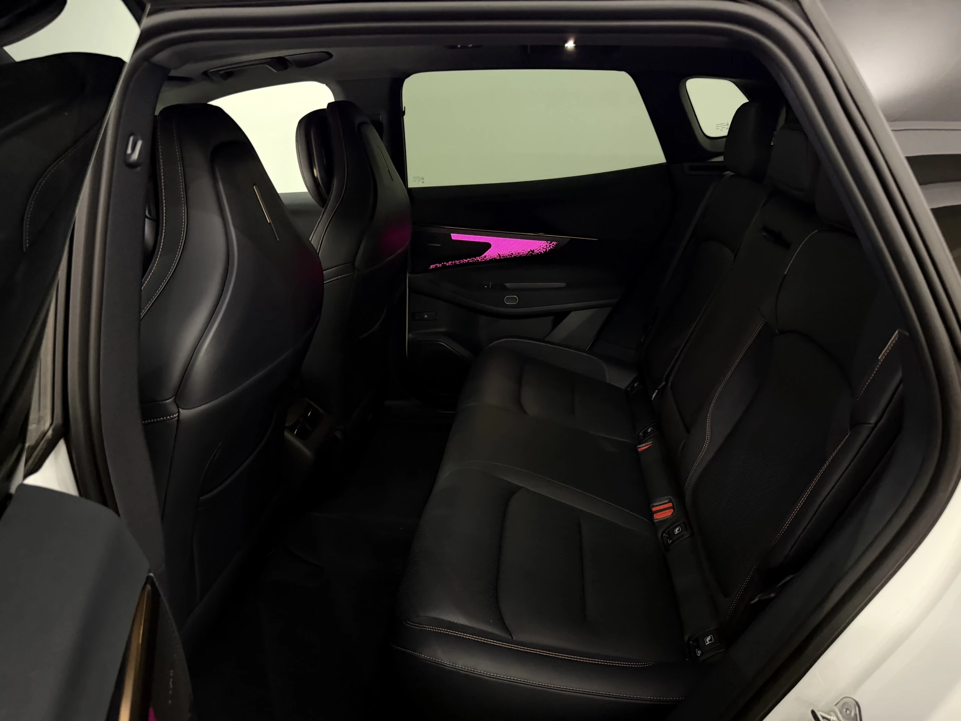 Hoofdafbeelding Lynk & Co 08