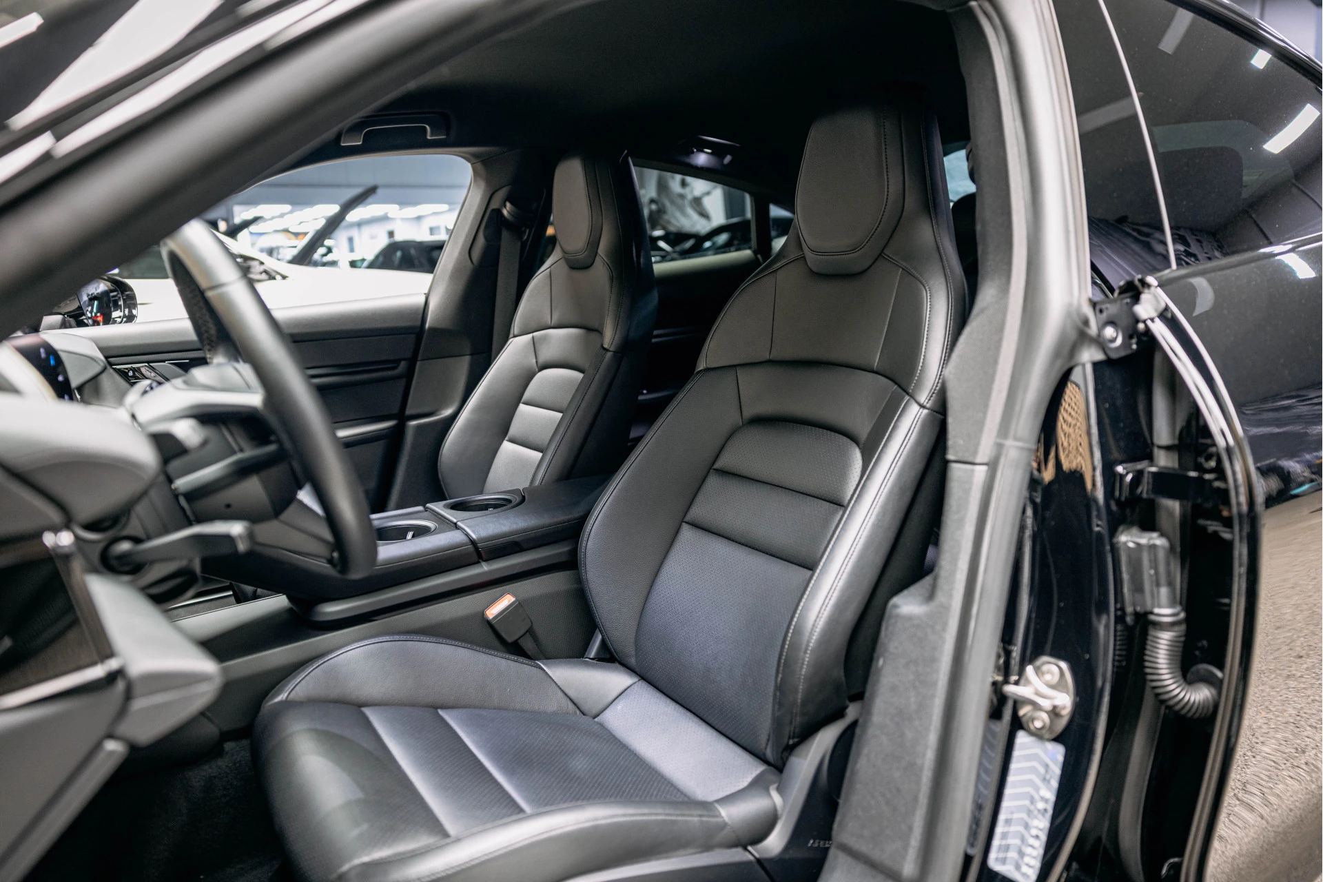 Hoofdafbeelding Porsche Taycan