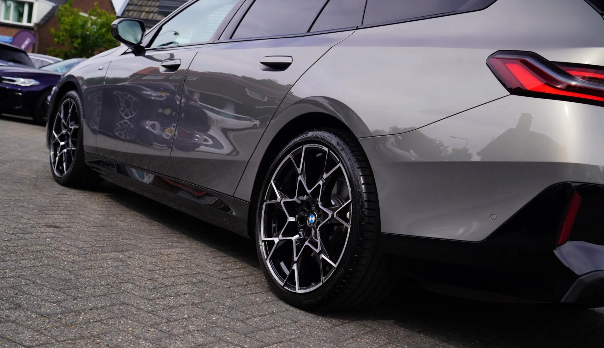Hoofdafbeelding BMW i5