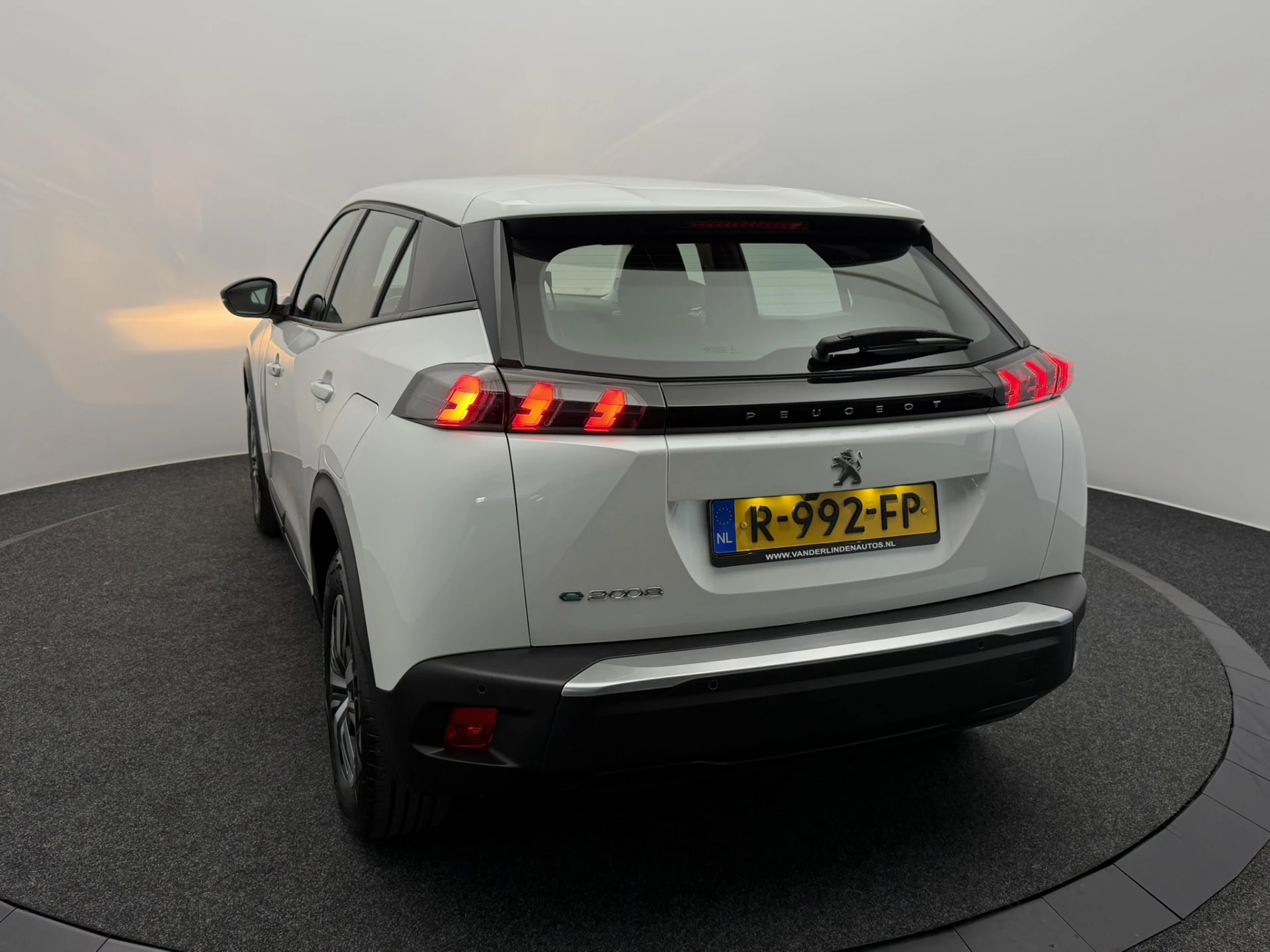 Hoofdafbeelding Peugeot e-2008