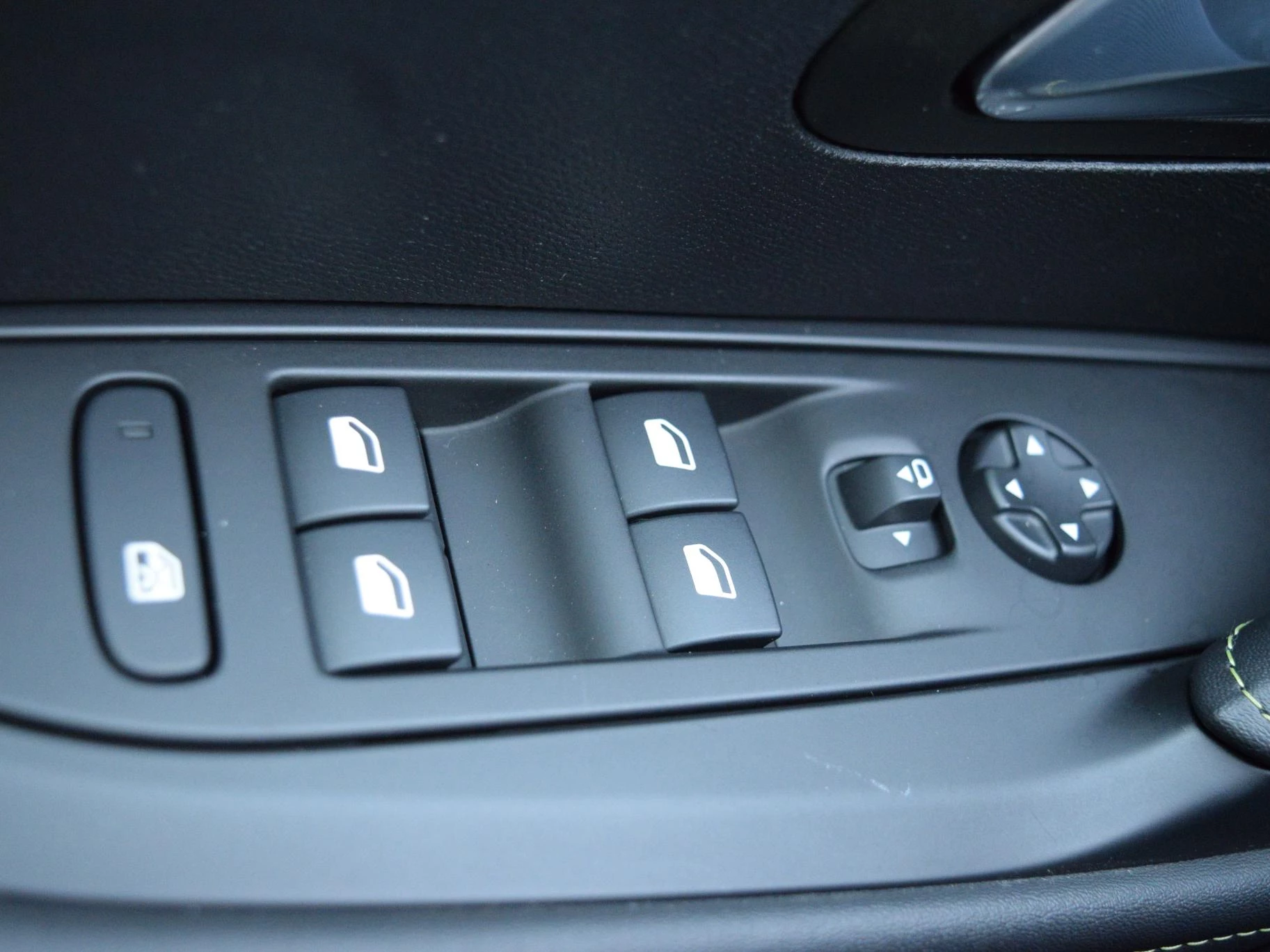 Hoofdafbeelding Peugeot e-208