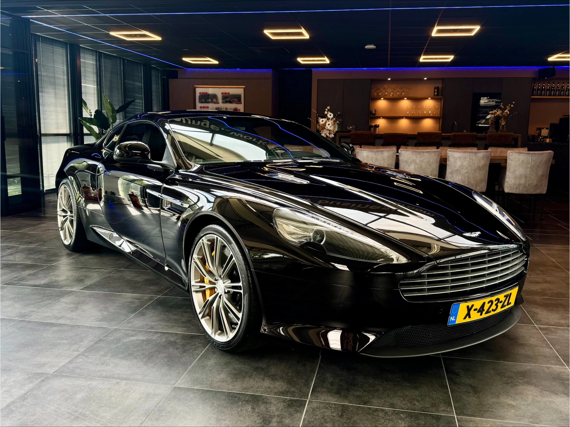 Hoofdafbeelding Aston Martin V12 Virage