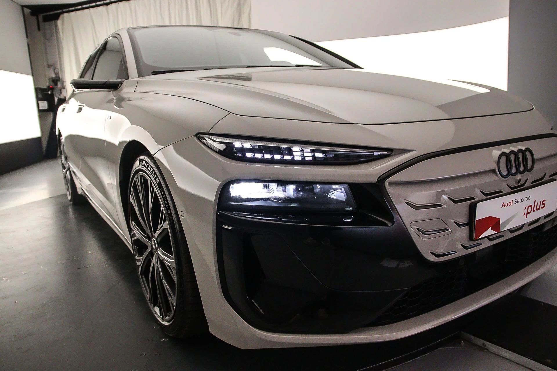 Hoofdafbeelding Audi A6 Avant e-tron