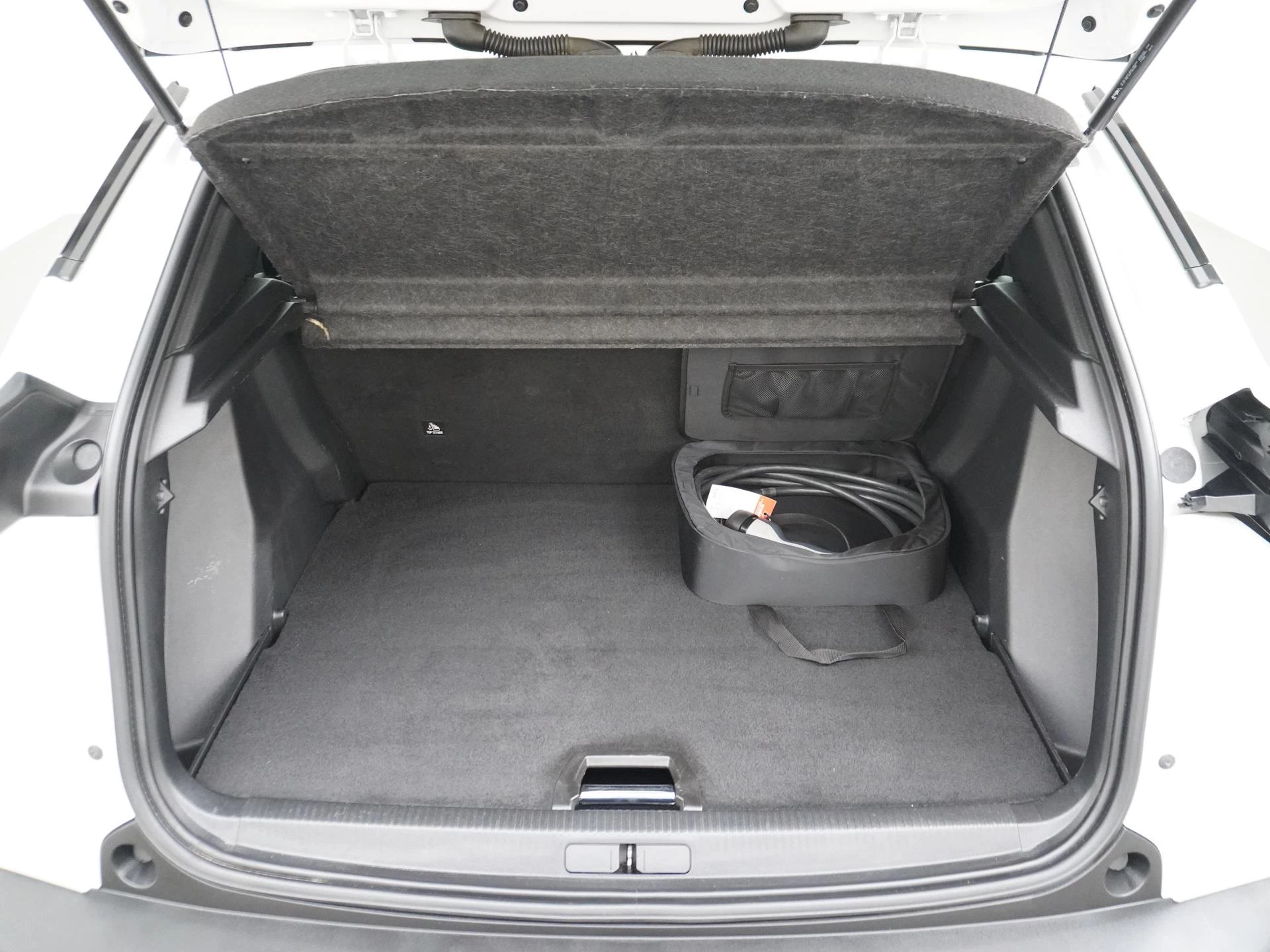 Hoofdafbeelding Peugeot e-2008