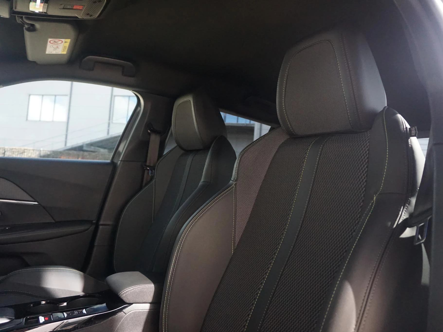 Hoofdafbeelding Peugeot e-2008