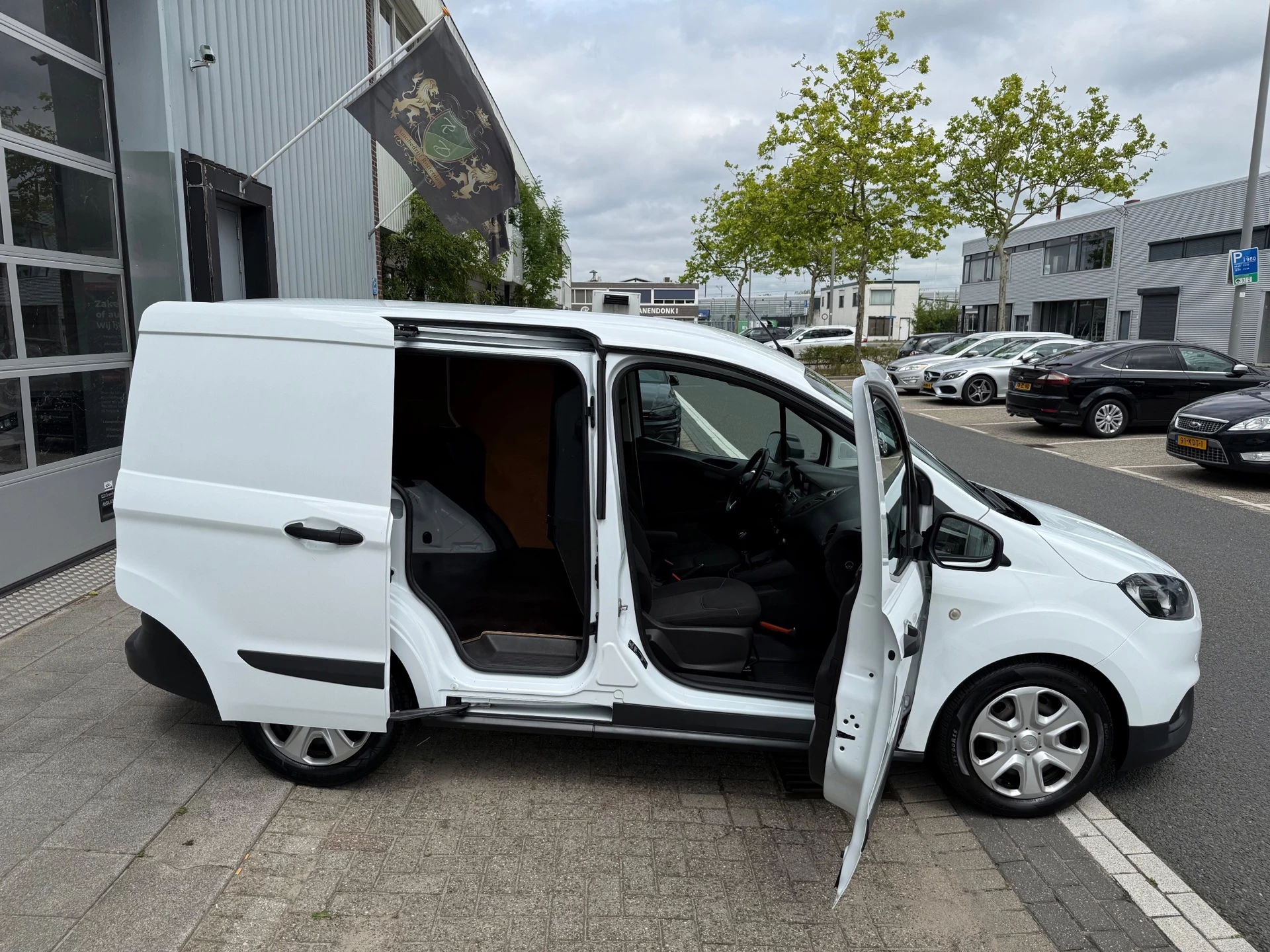 Hoofdafbeelding Ford Transit Courier